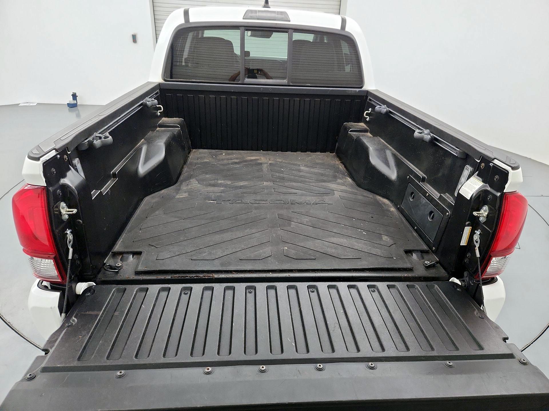 Thumbnail: 2020 Toyota Tacoma - 20