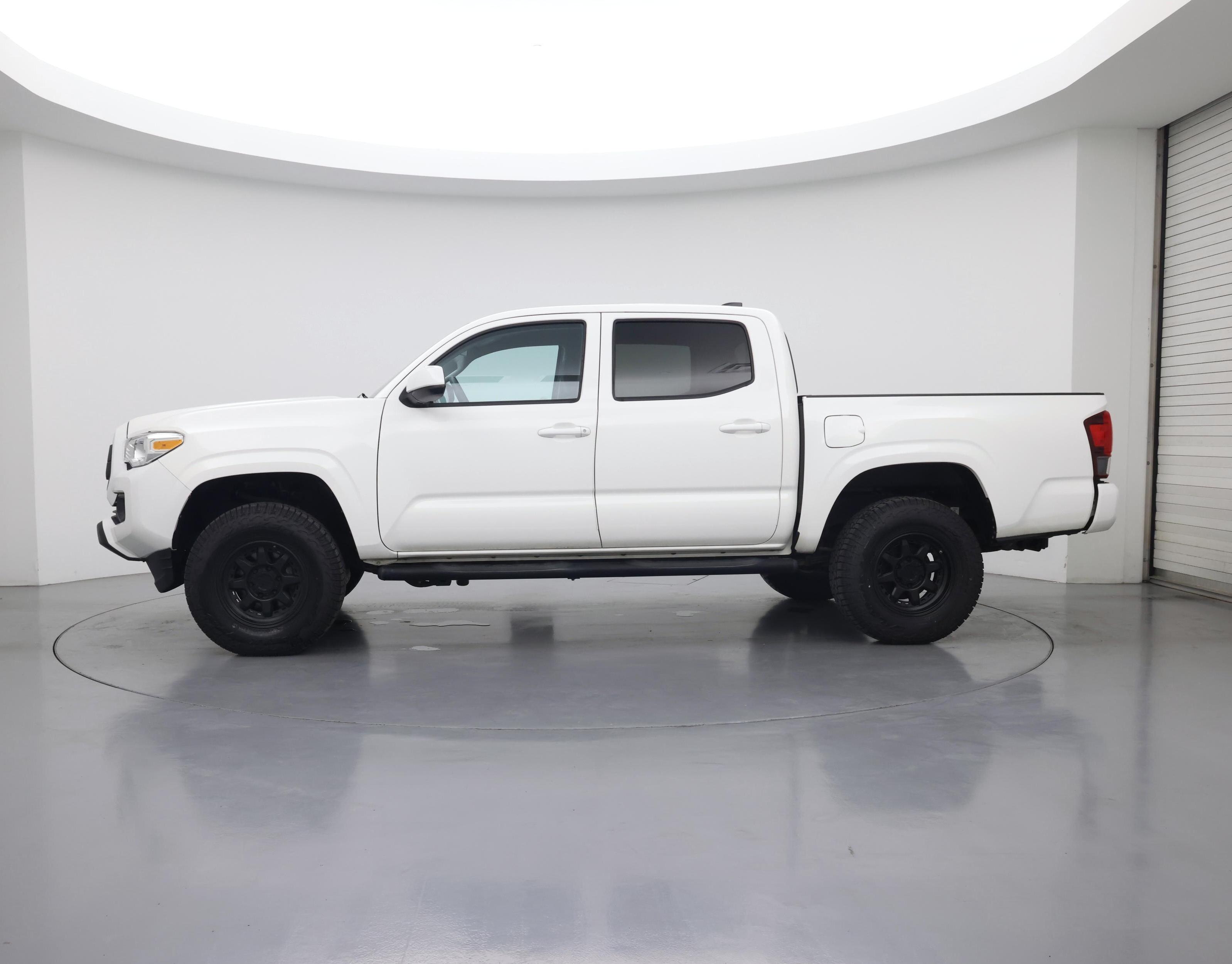 Thumbnail: 2020 Toyota Tacoma - 3