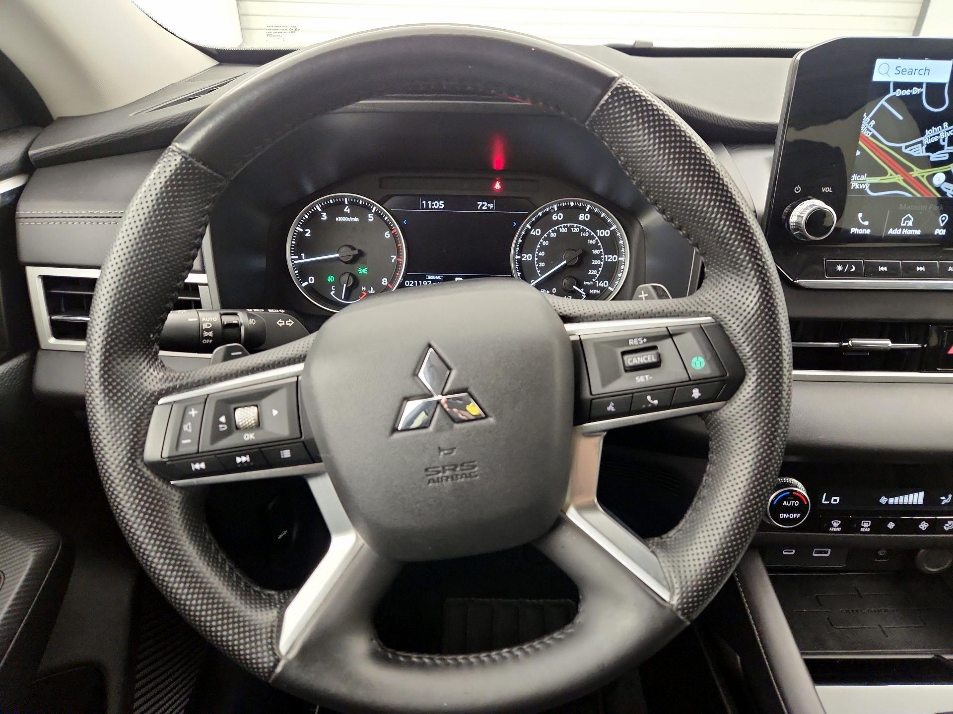 Thumbnail: 2024 Mitsubishi Outlander - 10