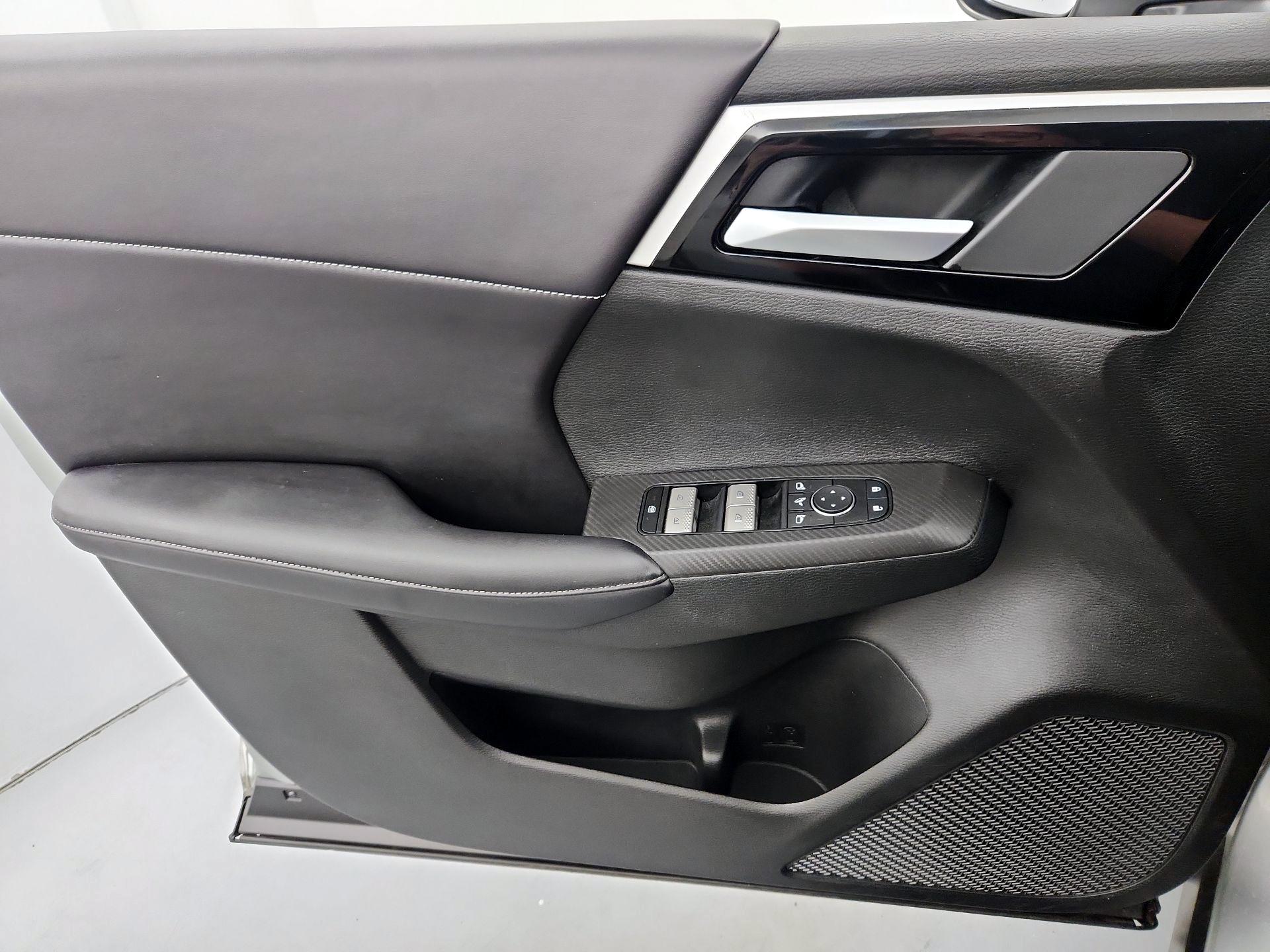 Thumbnail: 2024 Mitsubishi Outlander - 12