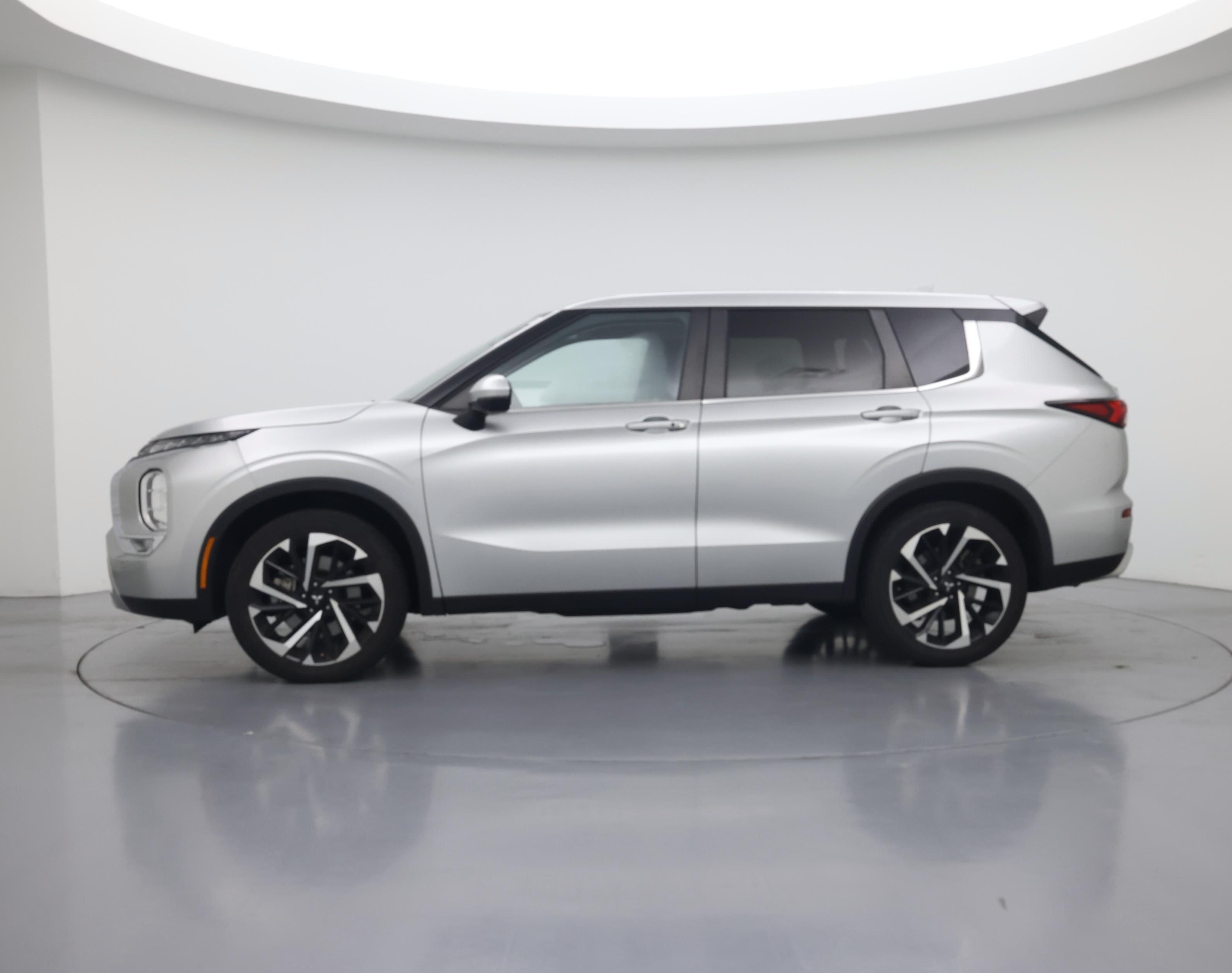 Thumbnail: 2024 Mitsubishi Outlander - 3