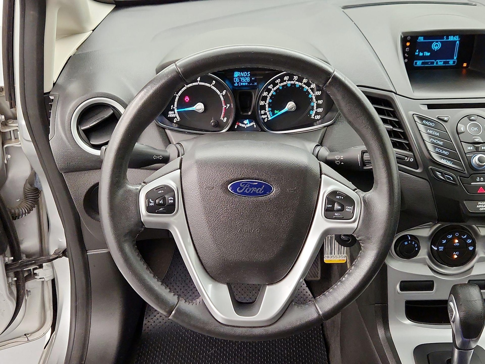 2015 Ford Fiesta SE - Photo 11