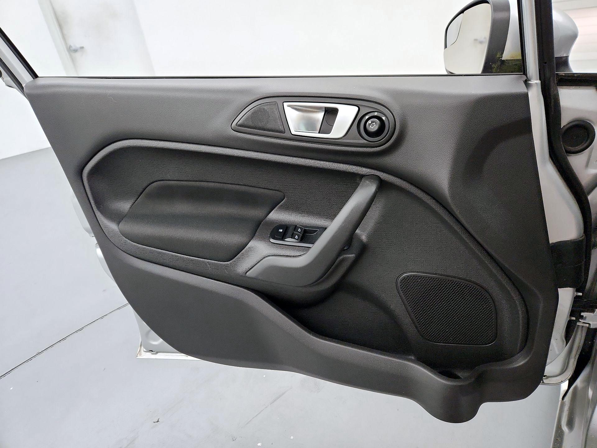 Thumbnail: 2015 Ford Fiesta - 12