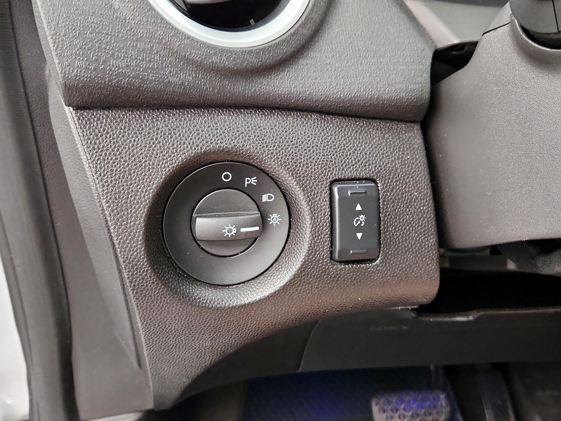 Thumbnail: 2015 Ford Fiesta - 13