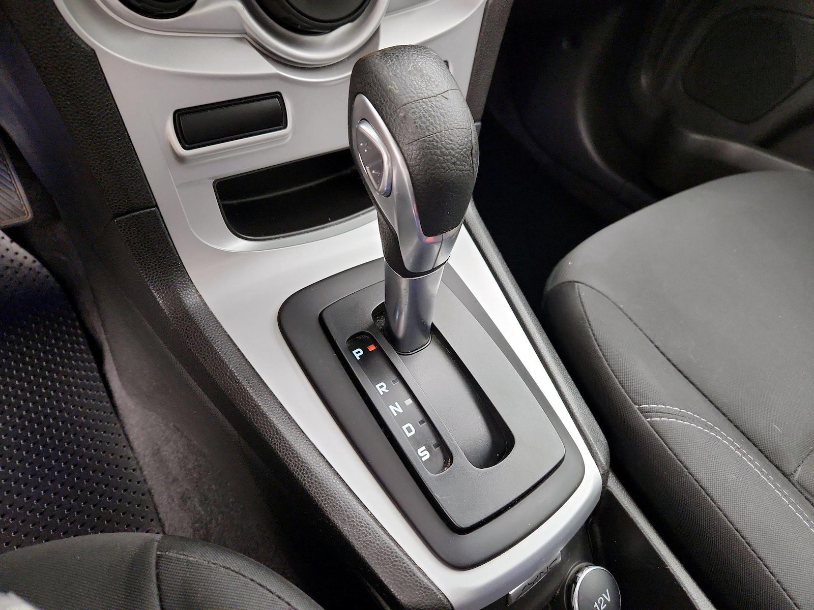 2015 Ford Fiesta SE - Photo 17