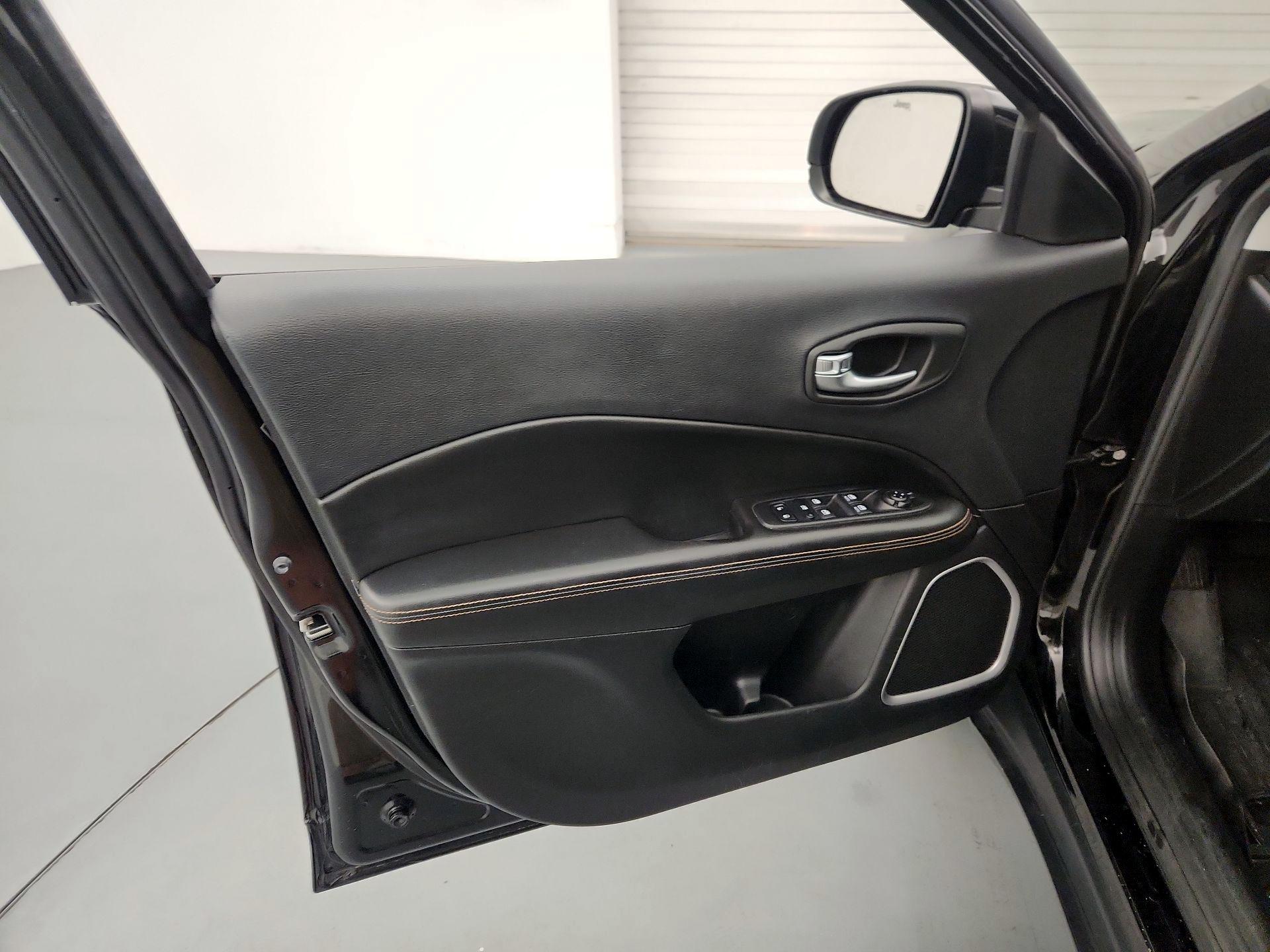 Thumbnail: 2018 Jeep Compass - 12
