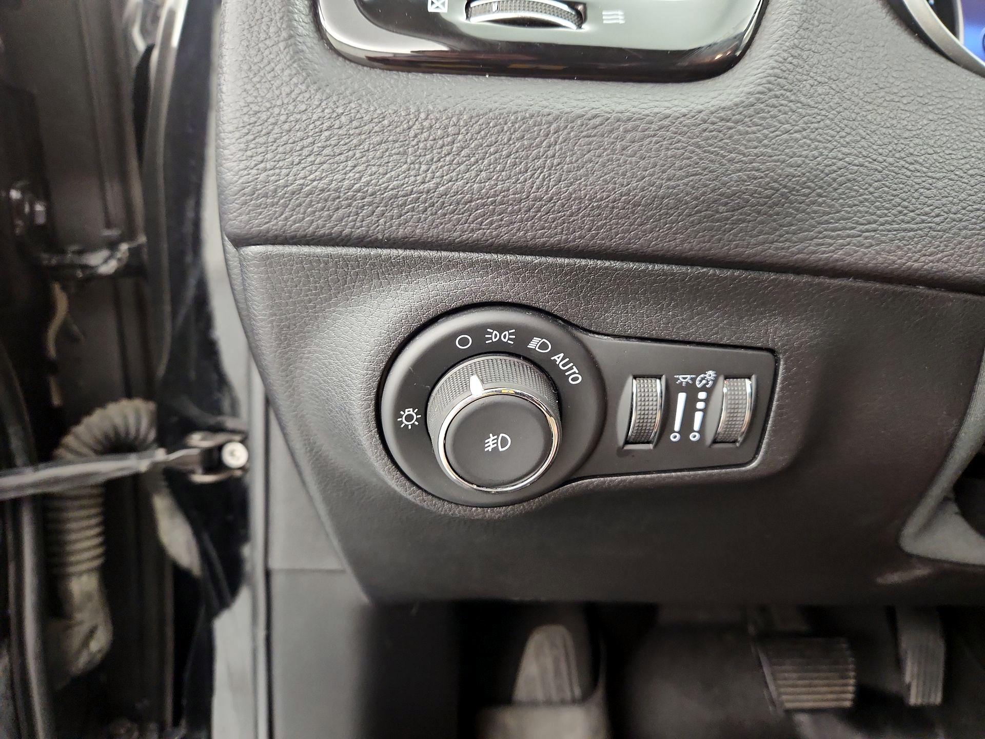 Thumbnail: 2018 Jeep Compass - 13