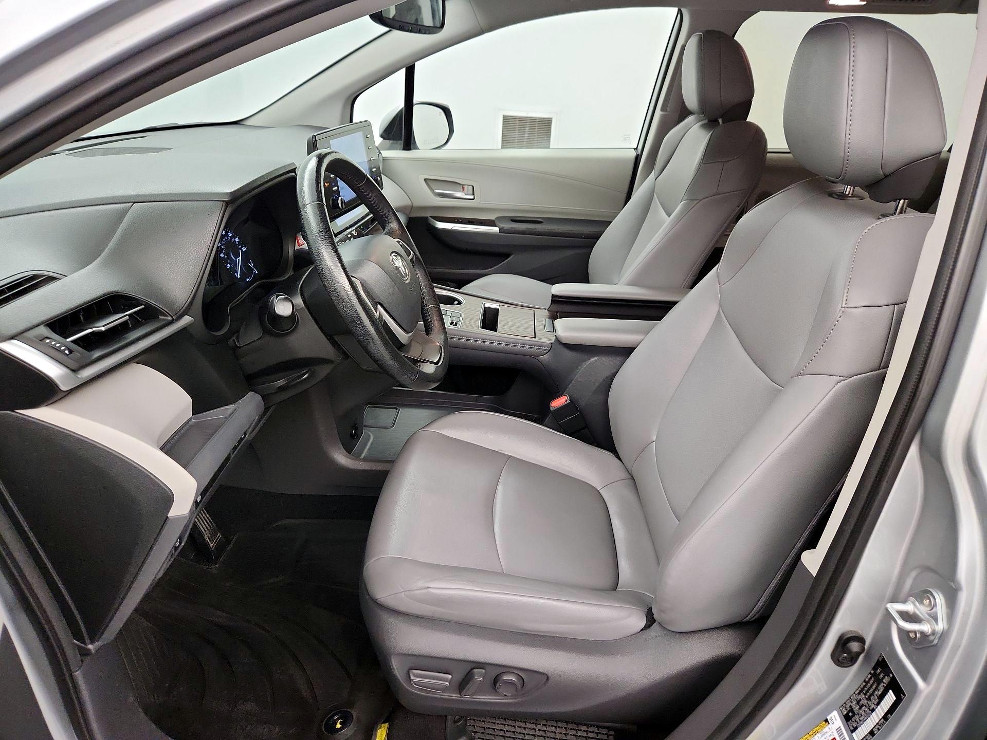 Thumbnail: 2021 Toyota Sienna - 11