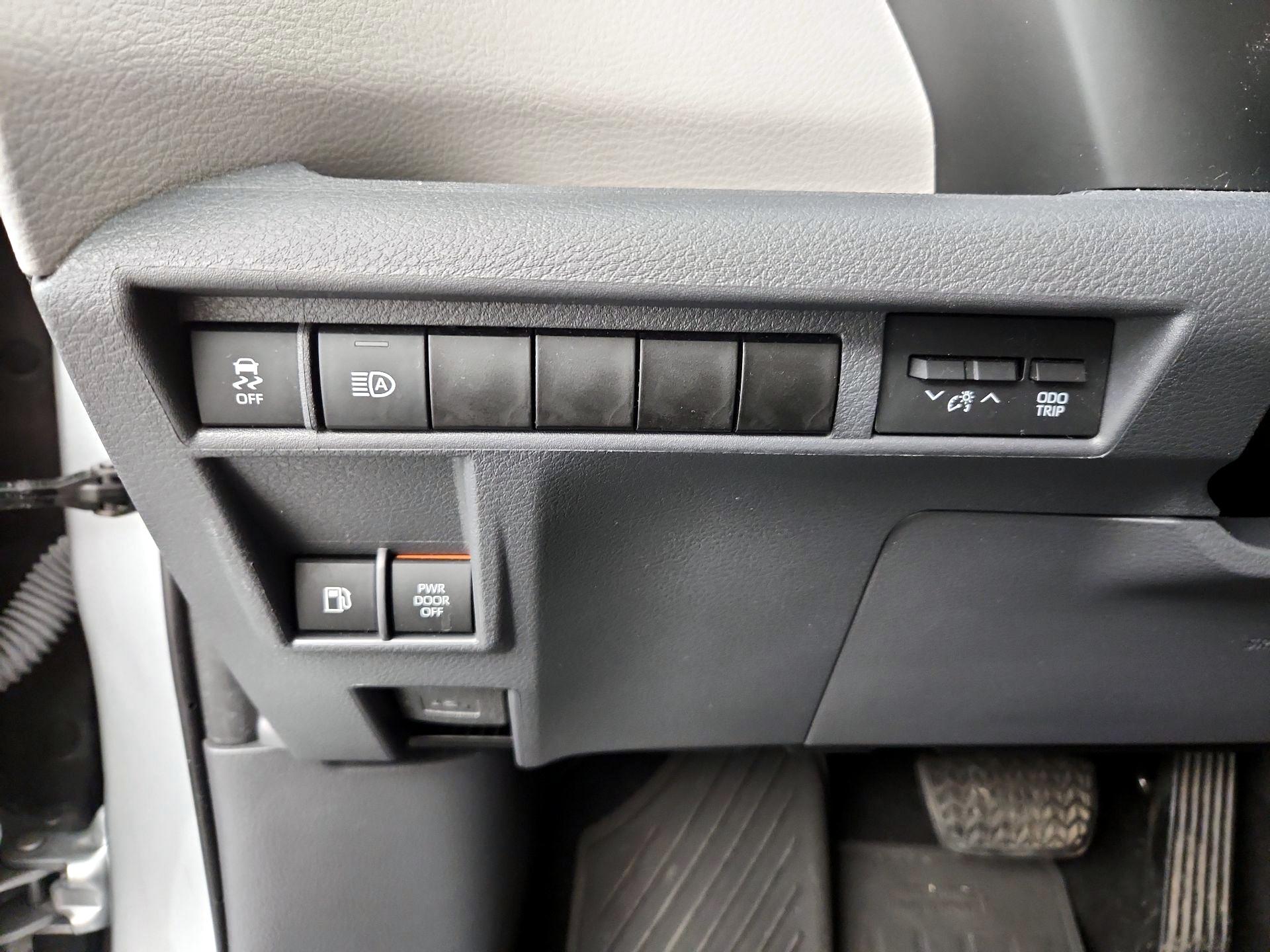 Thumbnail: 2021 Toyota Sienna - 13
