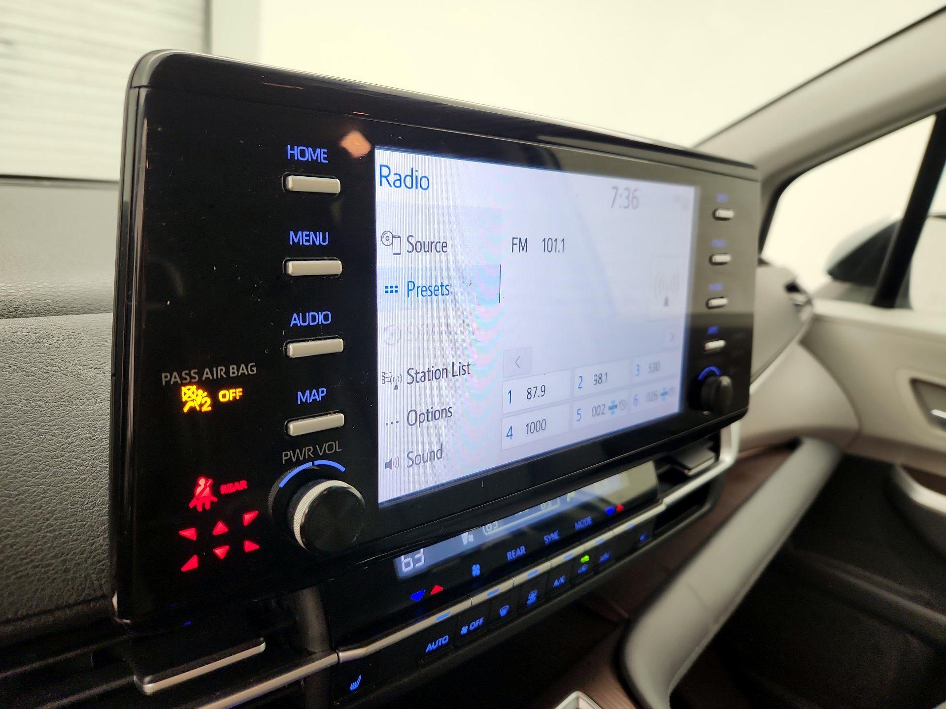 Thumbnail: 2021 Toyota Sienna - 15