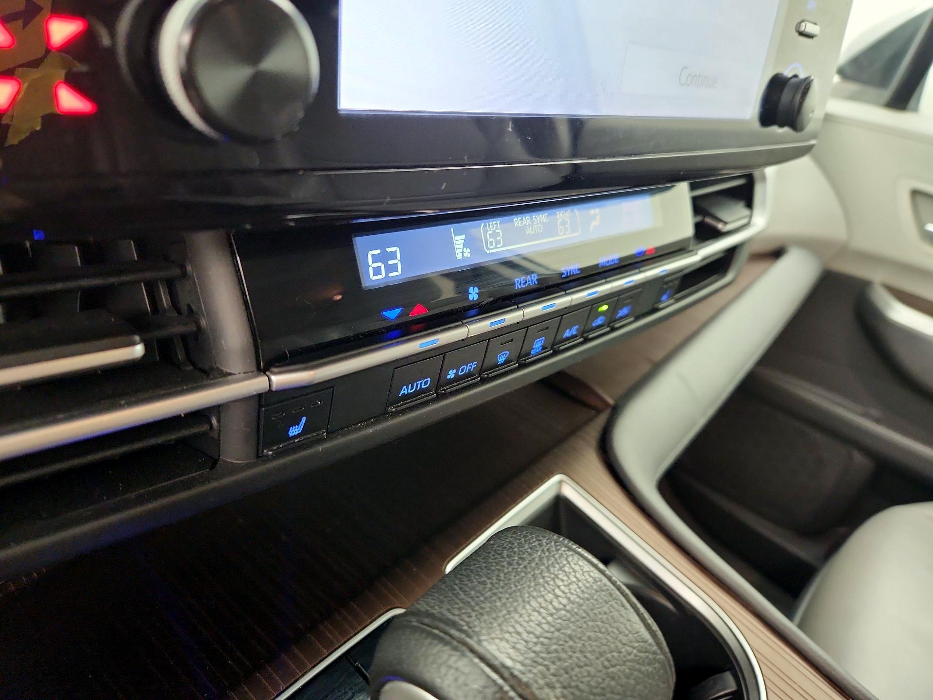 Thumbnail: 2021 Toyota Sienna - 16