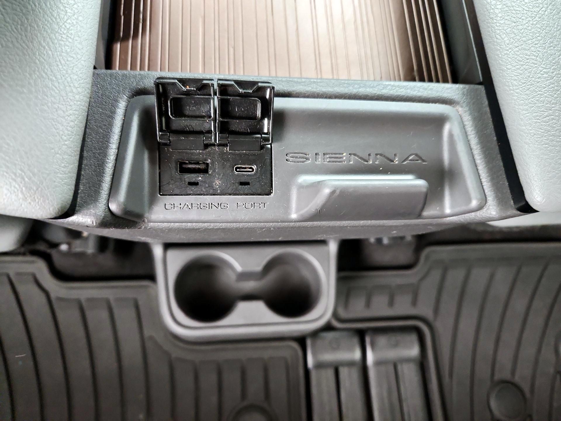 Thumbnail: 2021 Toyota Sienna - 18