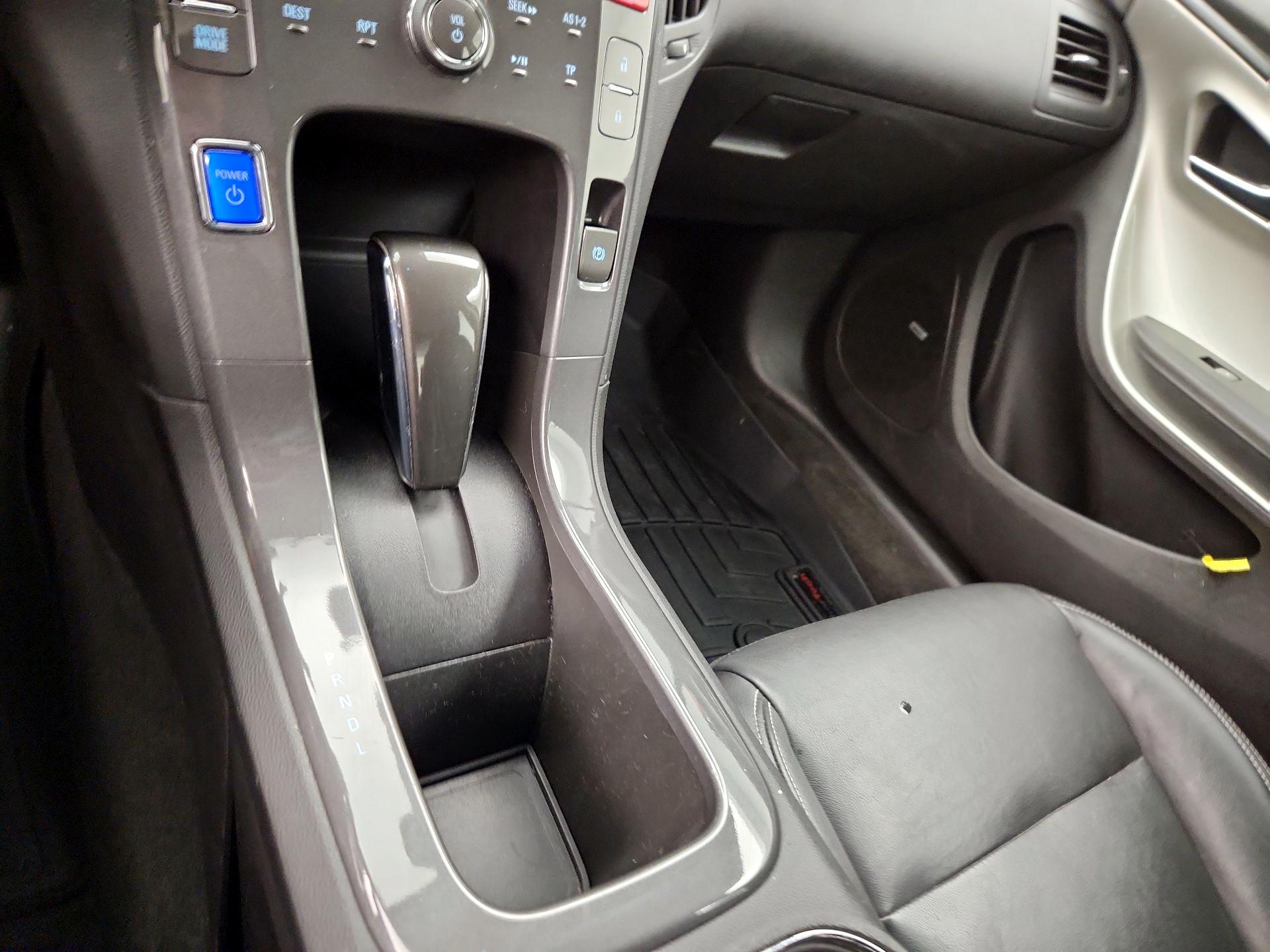 Thumbnail: 2015 Chevrolet Volt - 17