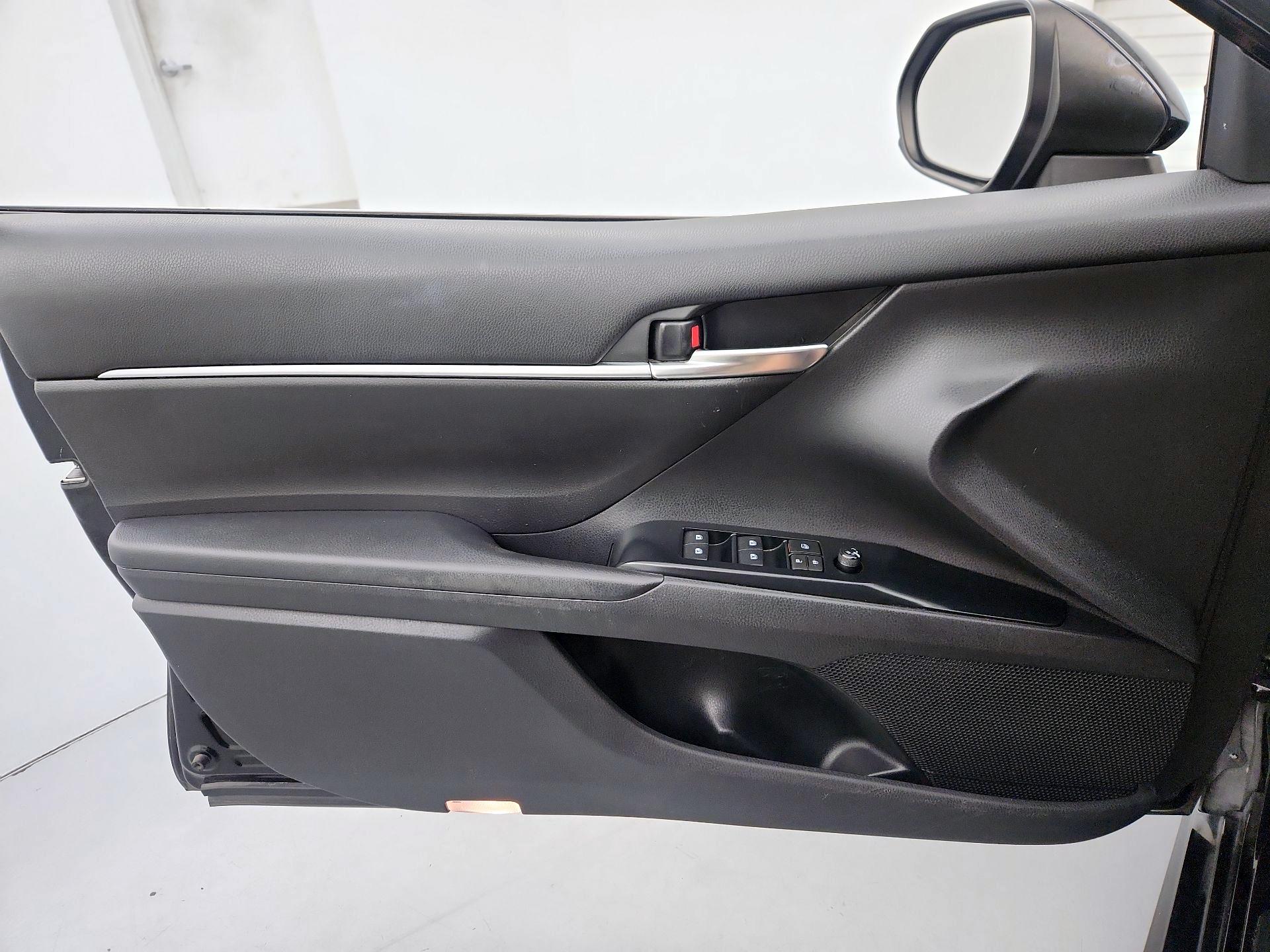 Thumbnail: 2019 Toyota Camry - 12