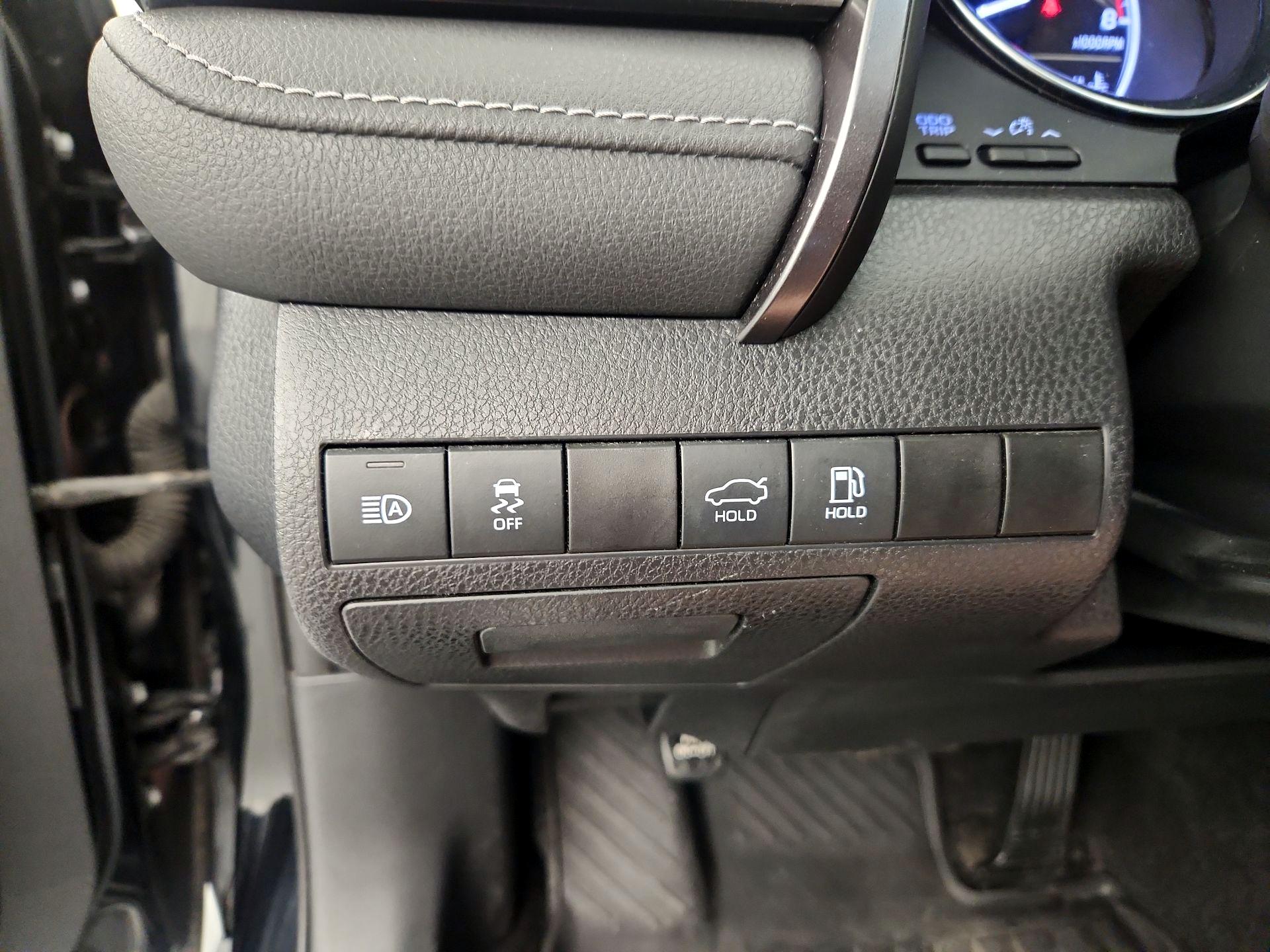 Thumbnail: 2019 Toyota Camry - 13
