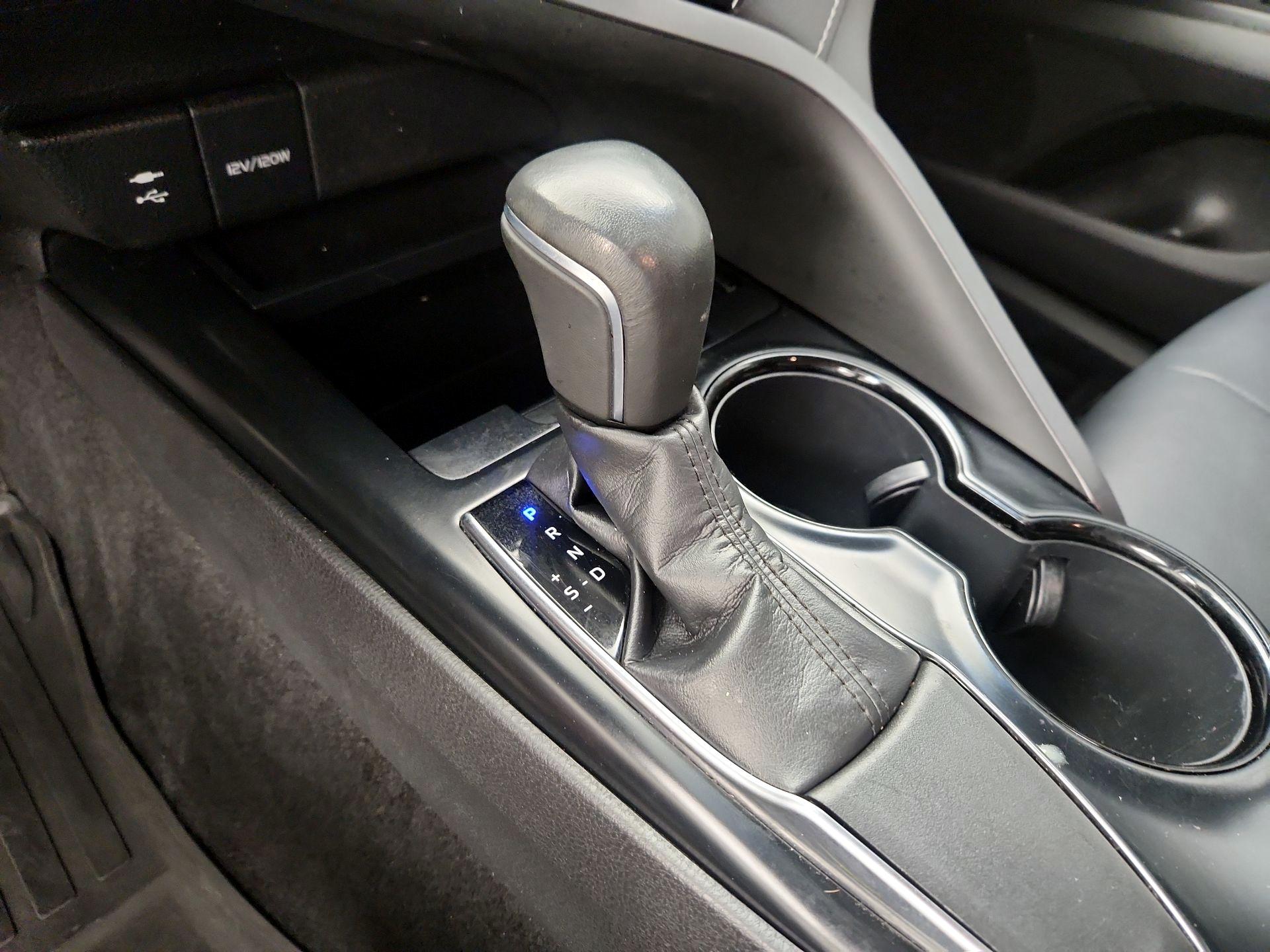 Thumbnail: 2019 Toyota Camry - 17