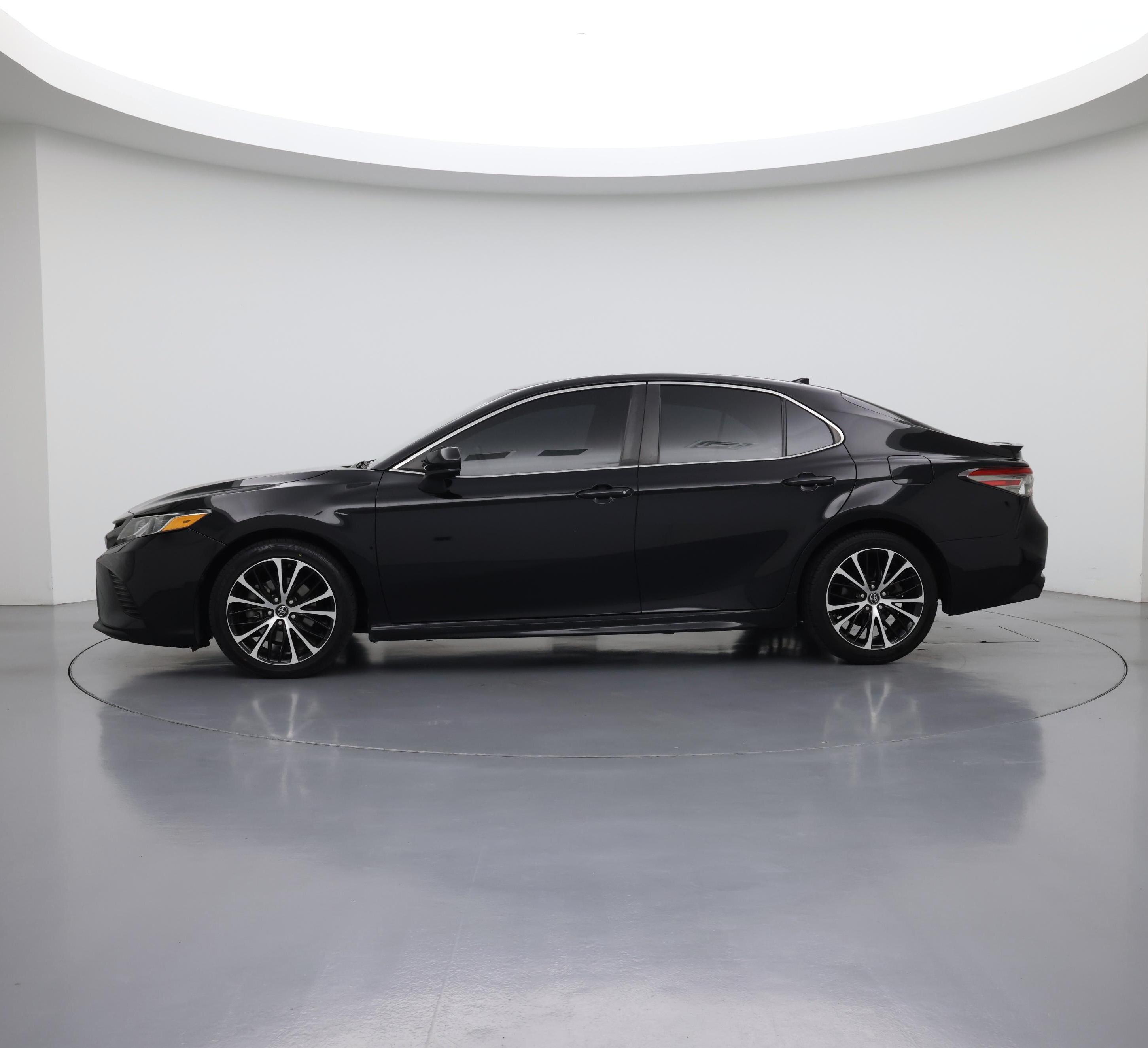 Thumbnail: 2019 Toyota Camry - 3