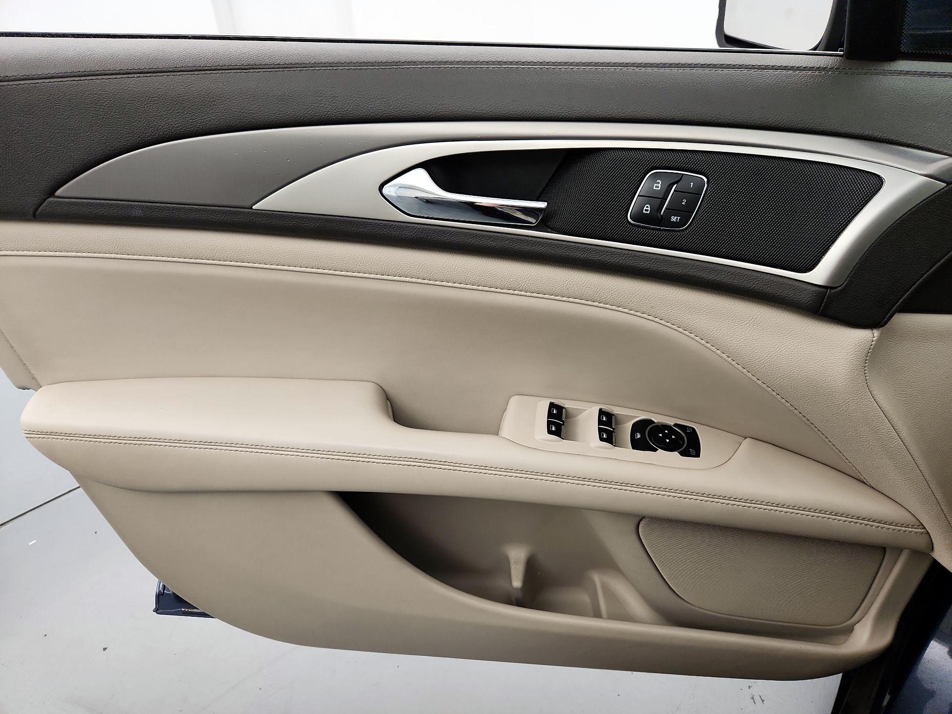 Thumbnail: 2018 Lincoln MKZ - 12