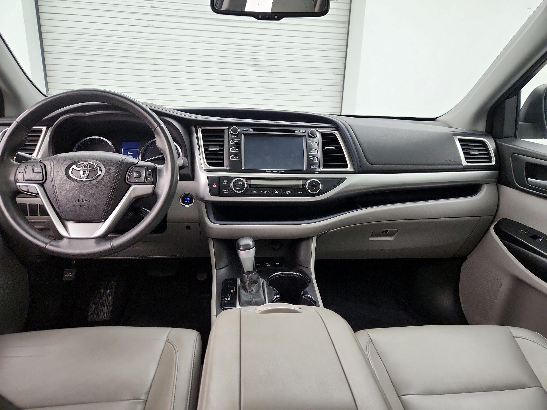 Thumbnail: 2016 Toyota Highlander - 9