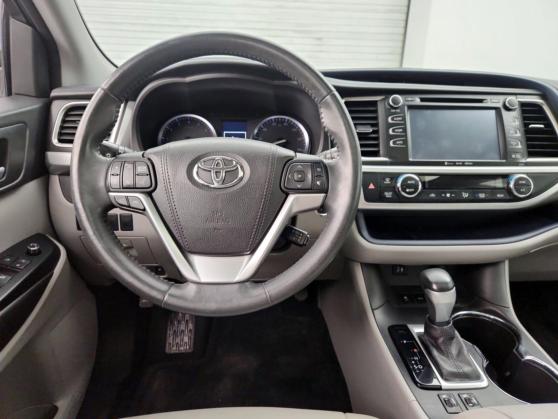 Thumbnail: 2016 Toyota Highlander - 10