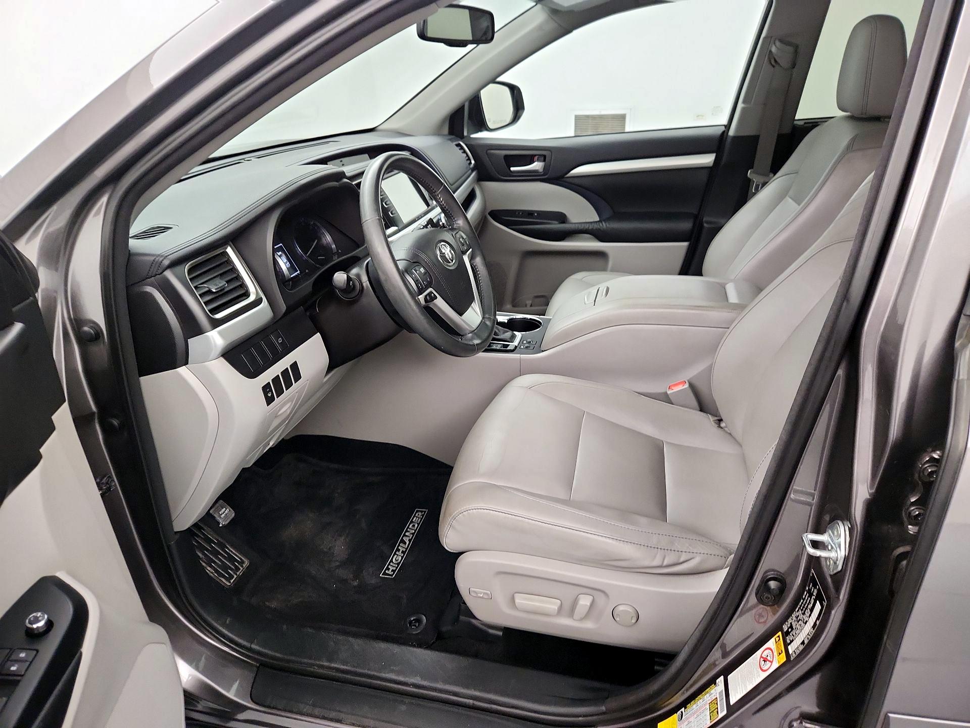 Thumbnail: 2016 Toyota Highlander - 11