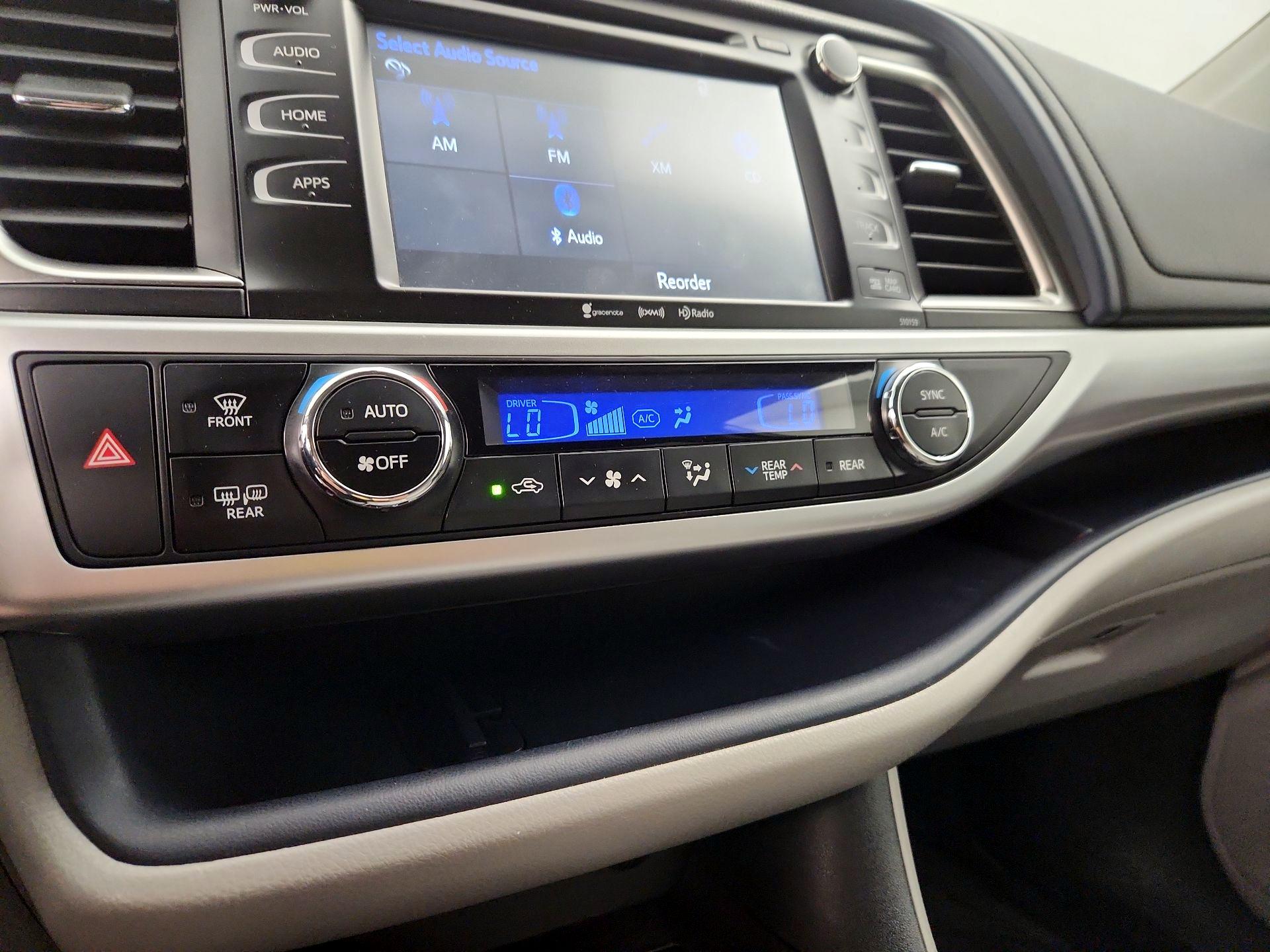 Thumbnail: 2016 Toyota Highlander - 16