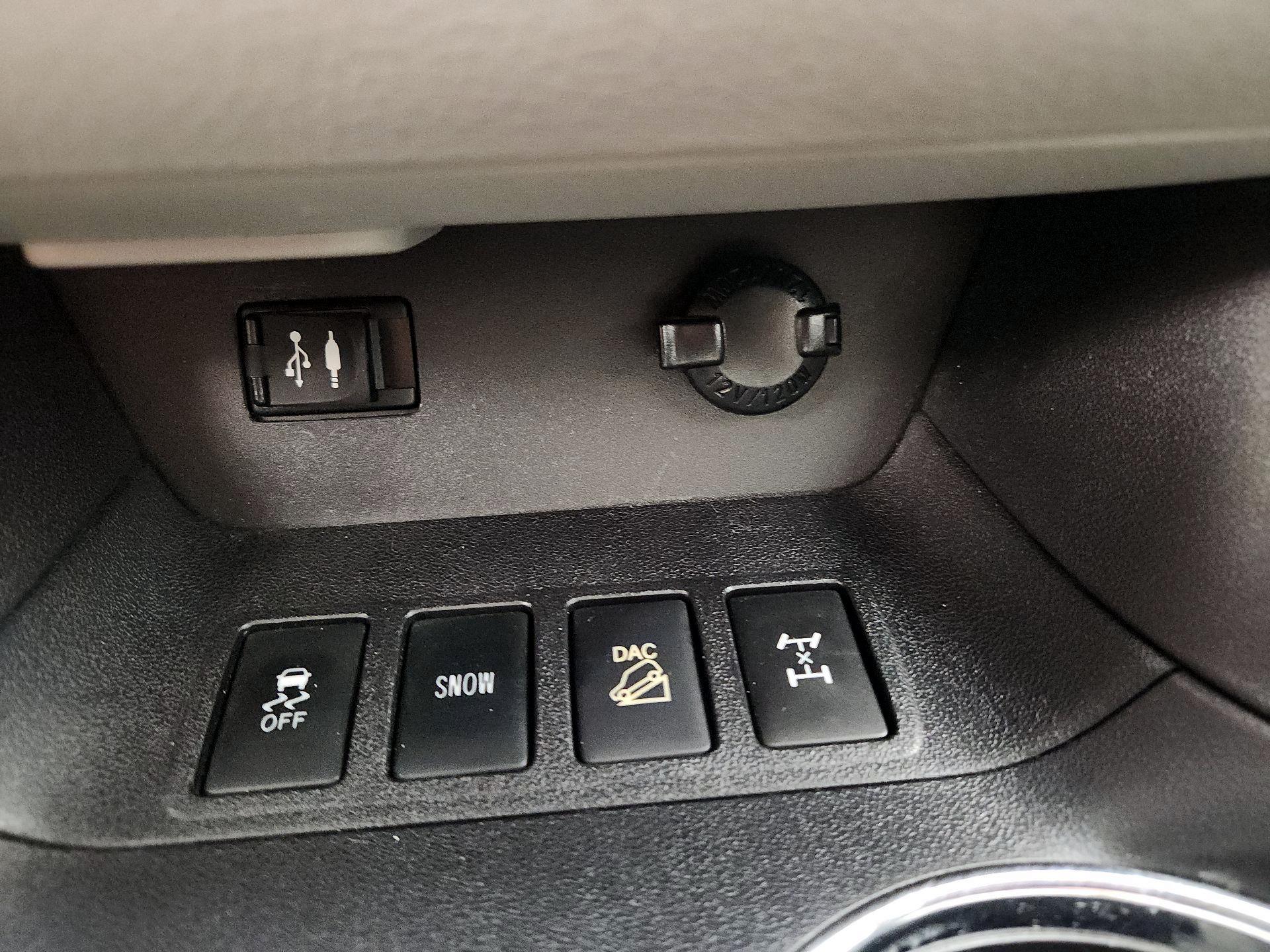 Thumbnail: 2016 Toyota Highlander - 18