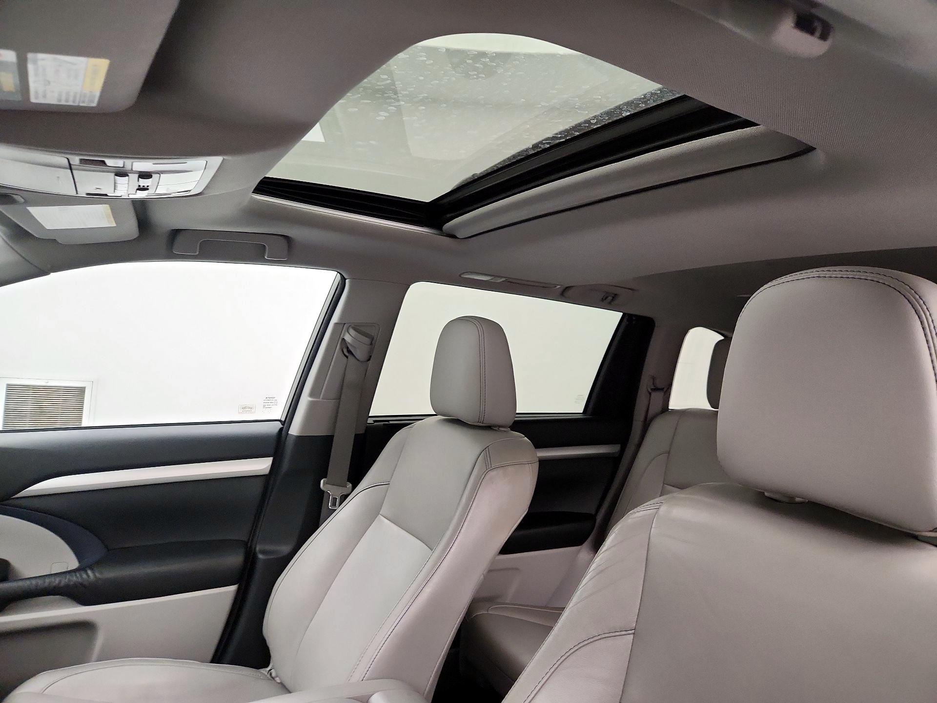 Thumbnail: 2016 Toyota Highlander - 19