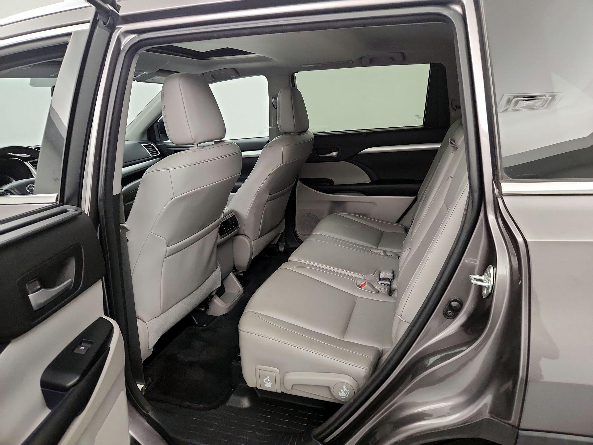 Thumbnail: 2016 Toyota Highlander - 20