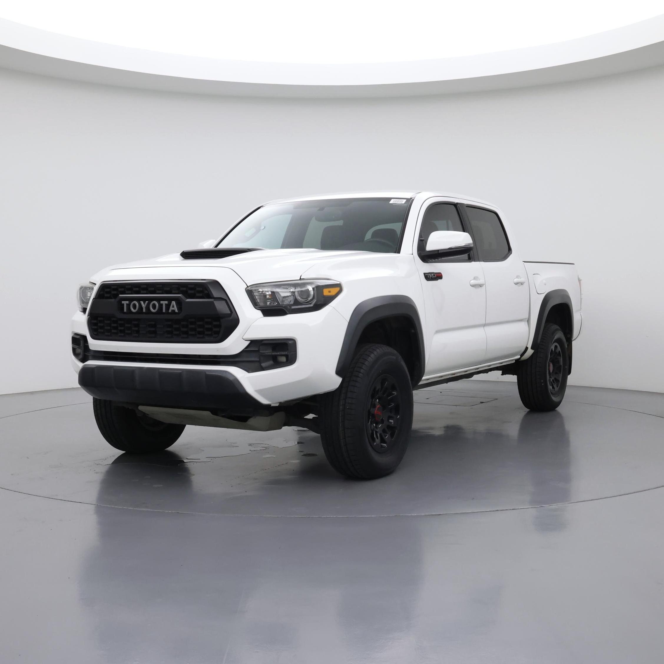 Thumbnail: 2017 Toyota Tacoma - 4