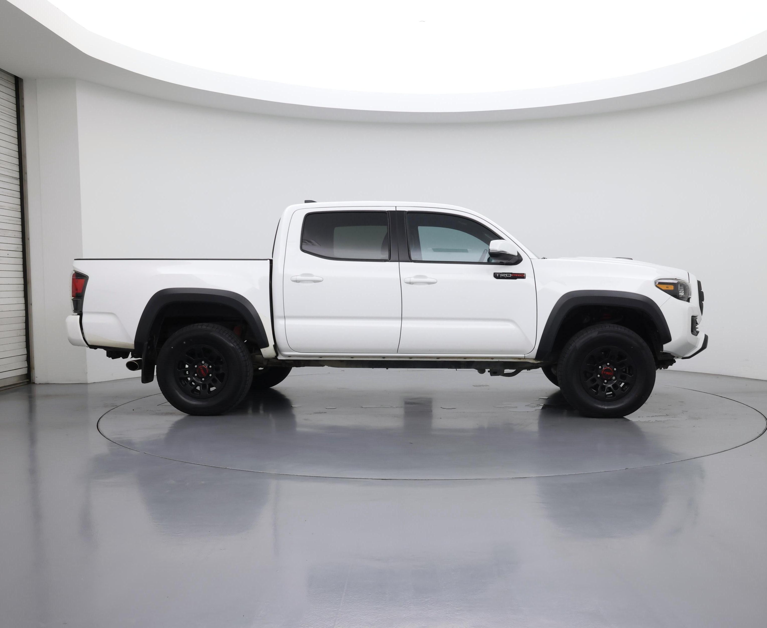 Thumbnail: 2017 Toyota Tacoma - 7