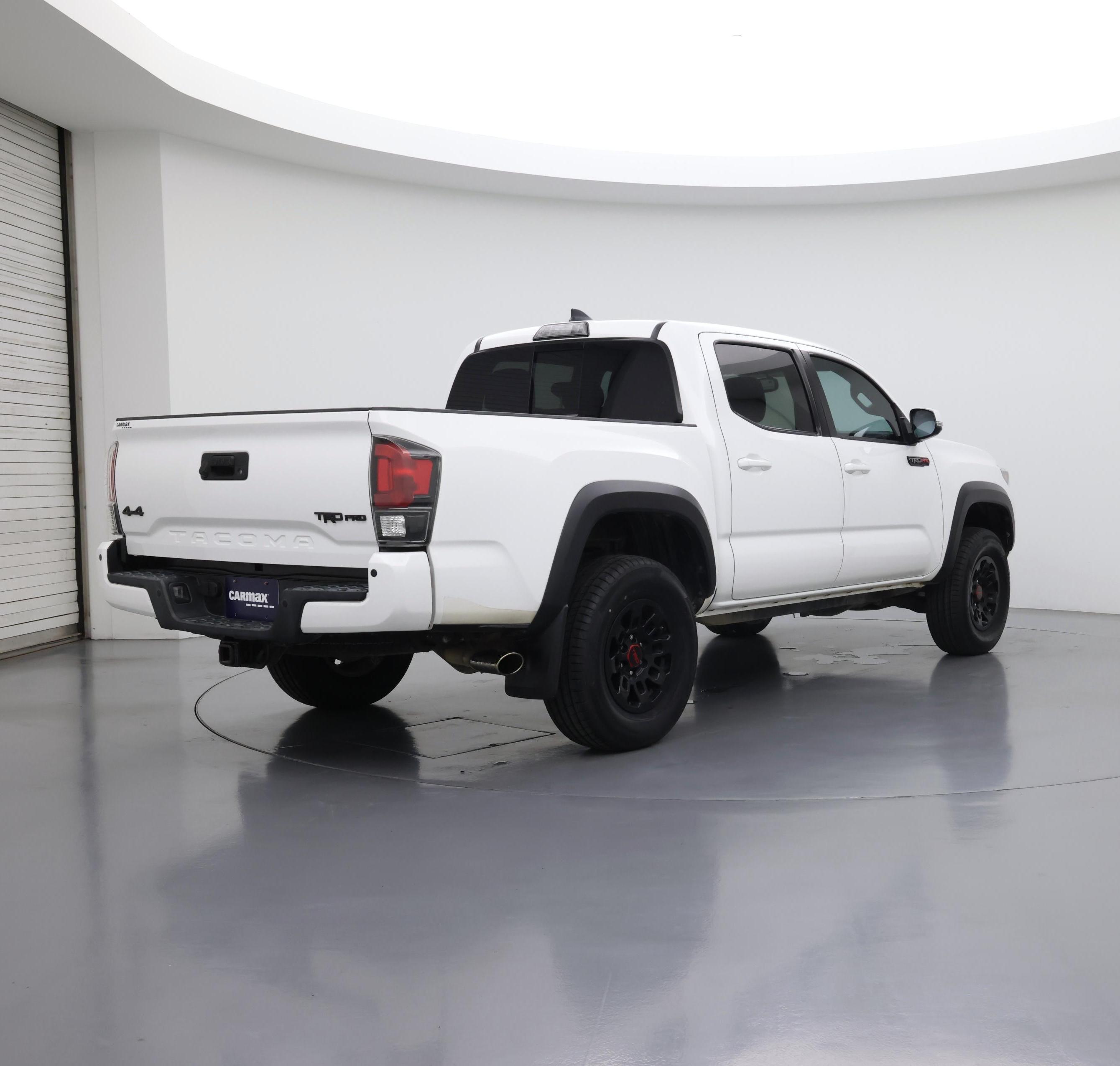 Thumbnail: 2017 Toyota Tacoma - 8