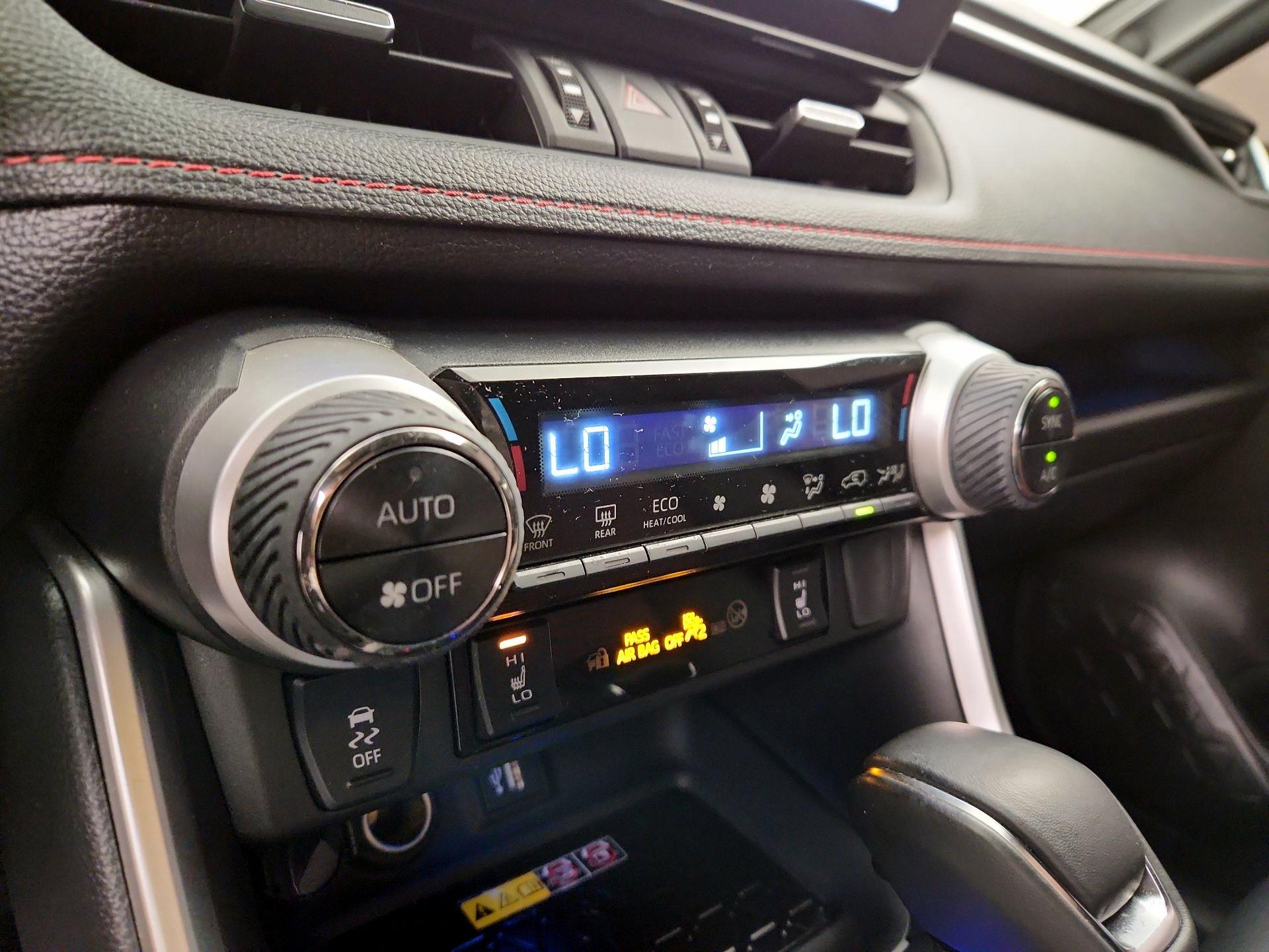 Thumbnail: 2025 Toyota RAV4 - 16