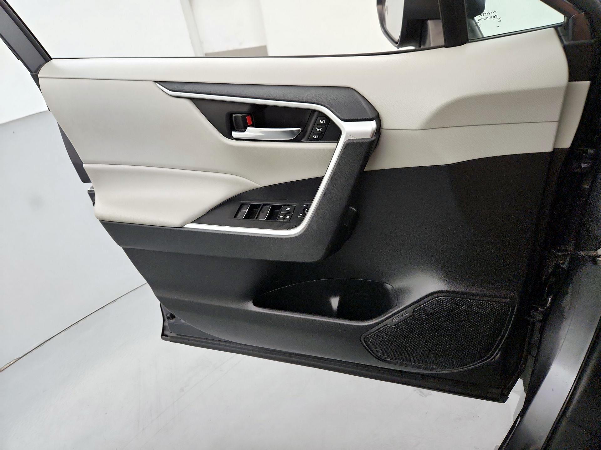 Thumbnail: 2021 Toyota RAV4 - 12