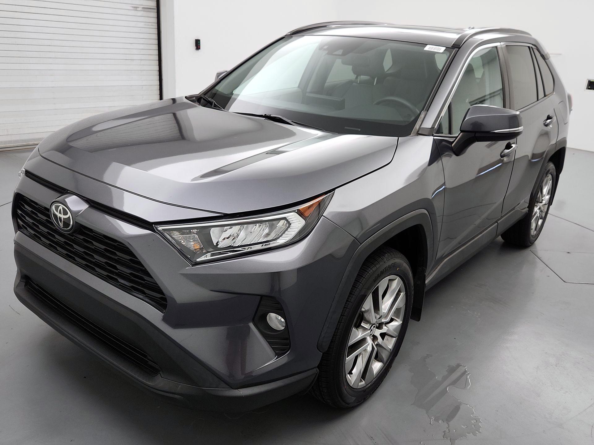 Thumbnail: 2021 Toyota RAV4 - 3