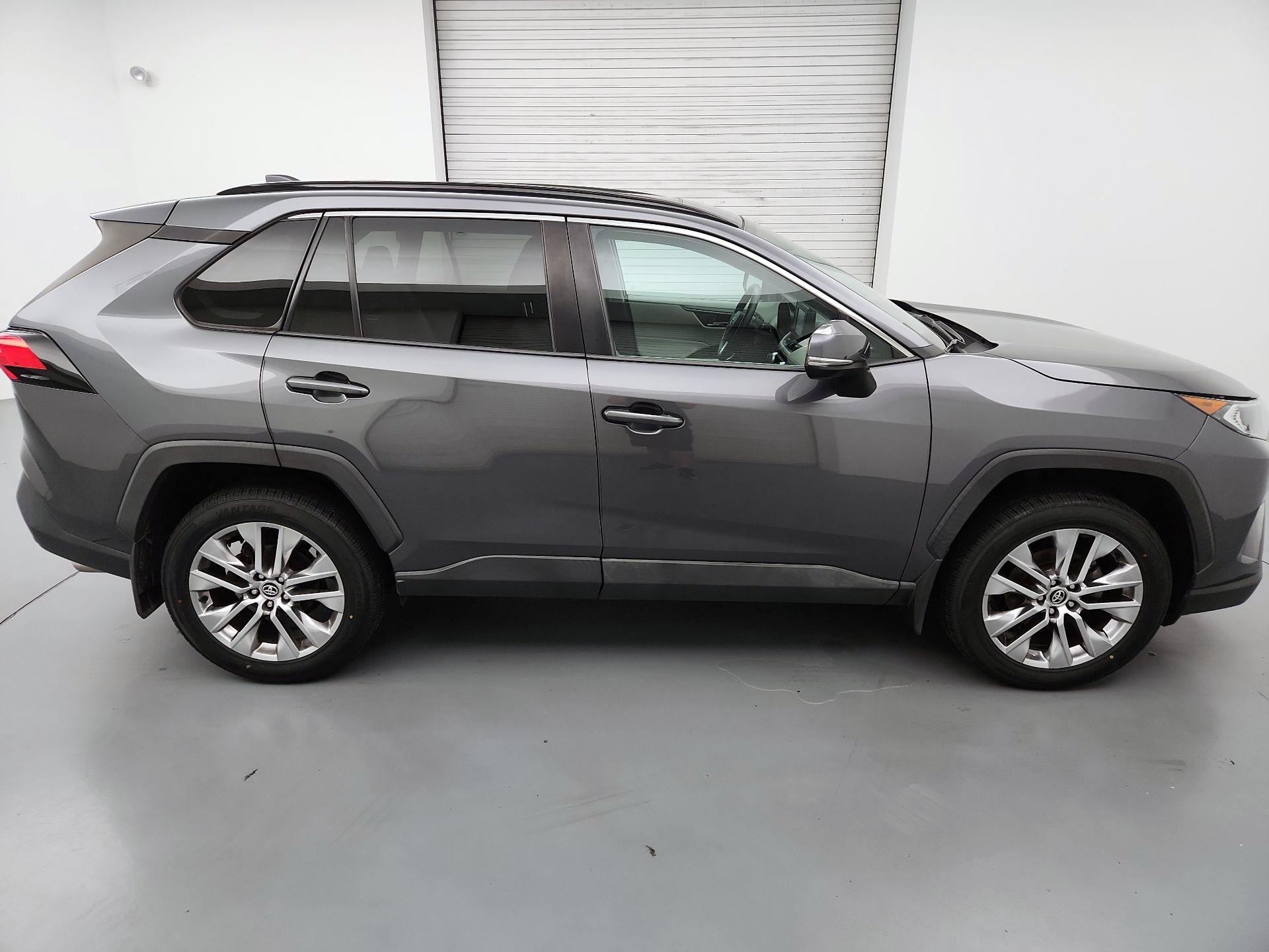 Thumbnail: 2021 Toyota RAV4 - 4