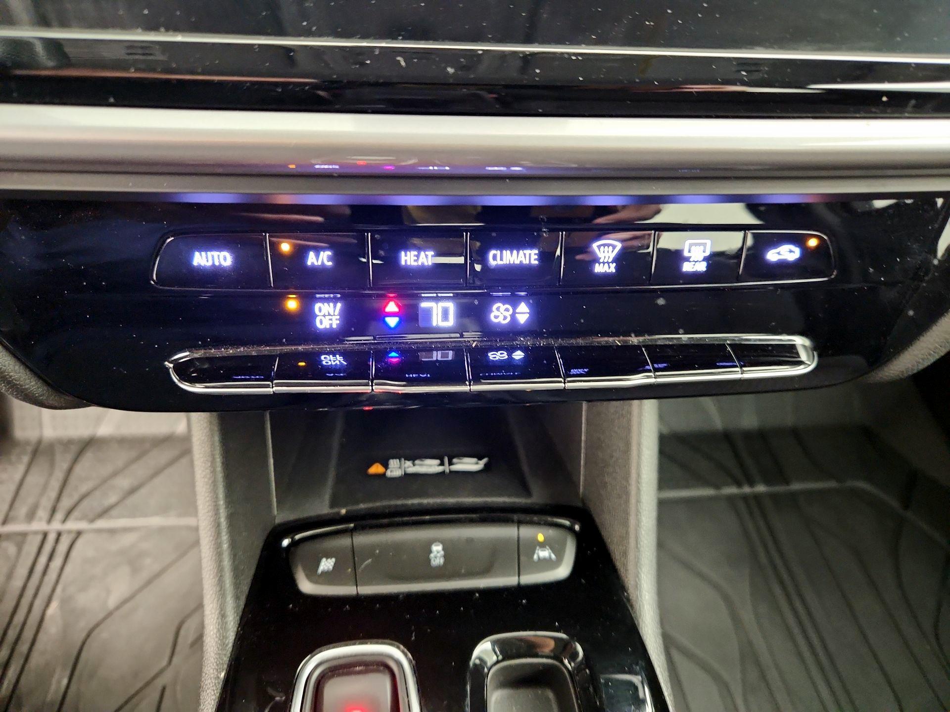 Thumbnail: 2022 Chevrolet Bolt EUV - 16
