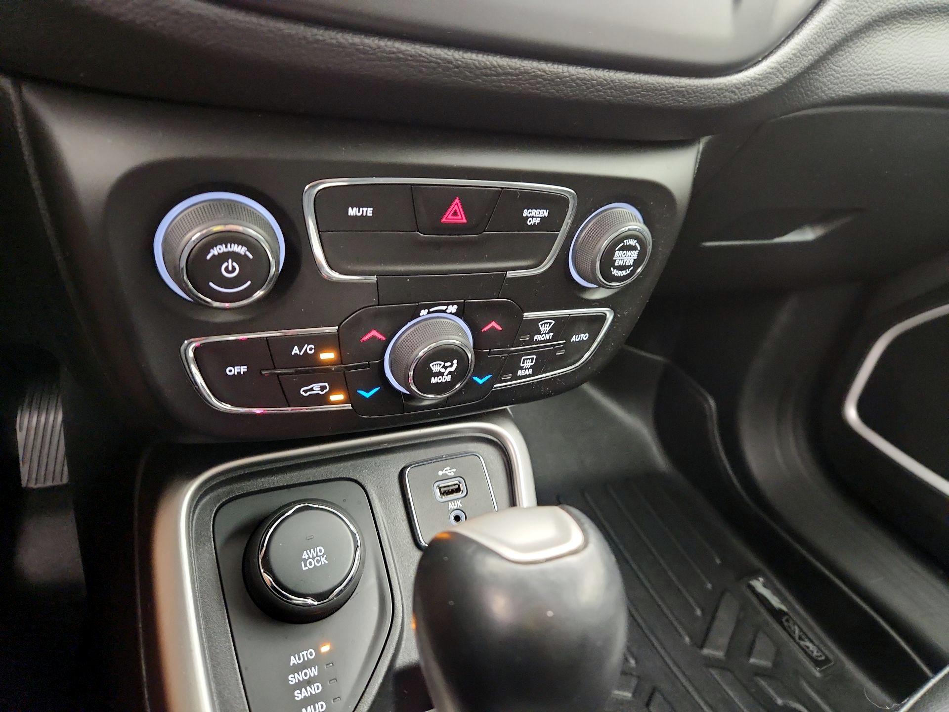 Thumbnail: 2018 Jeep Compass - 16
