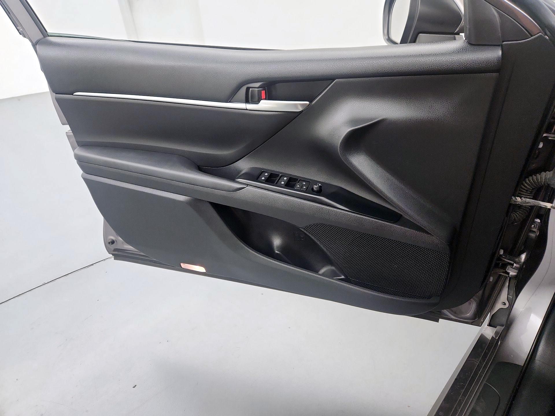 Thumbnail: 2019 Toyota Camry - 12