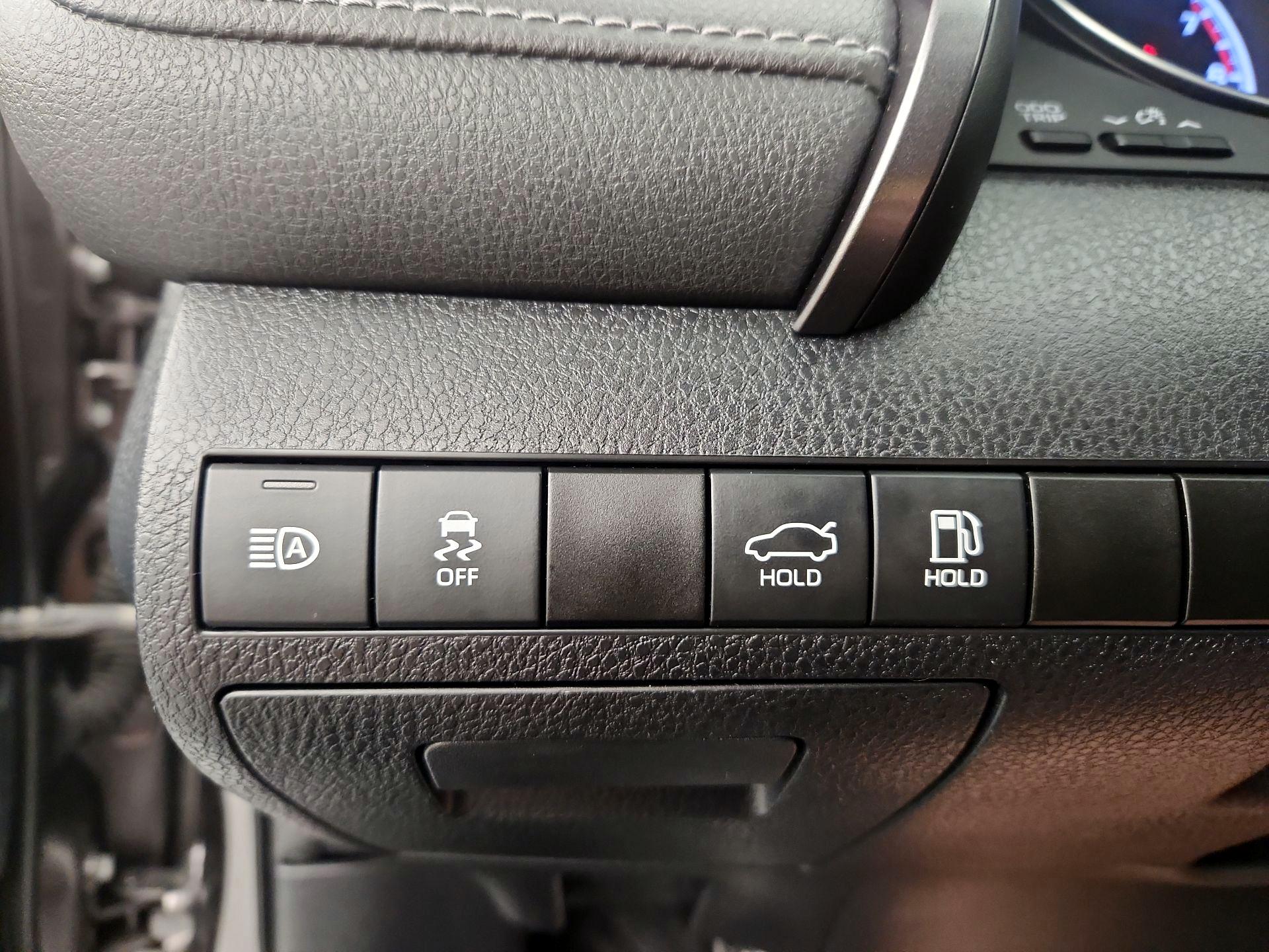 Thumbnail: 2019 Toyota Camry - 13