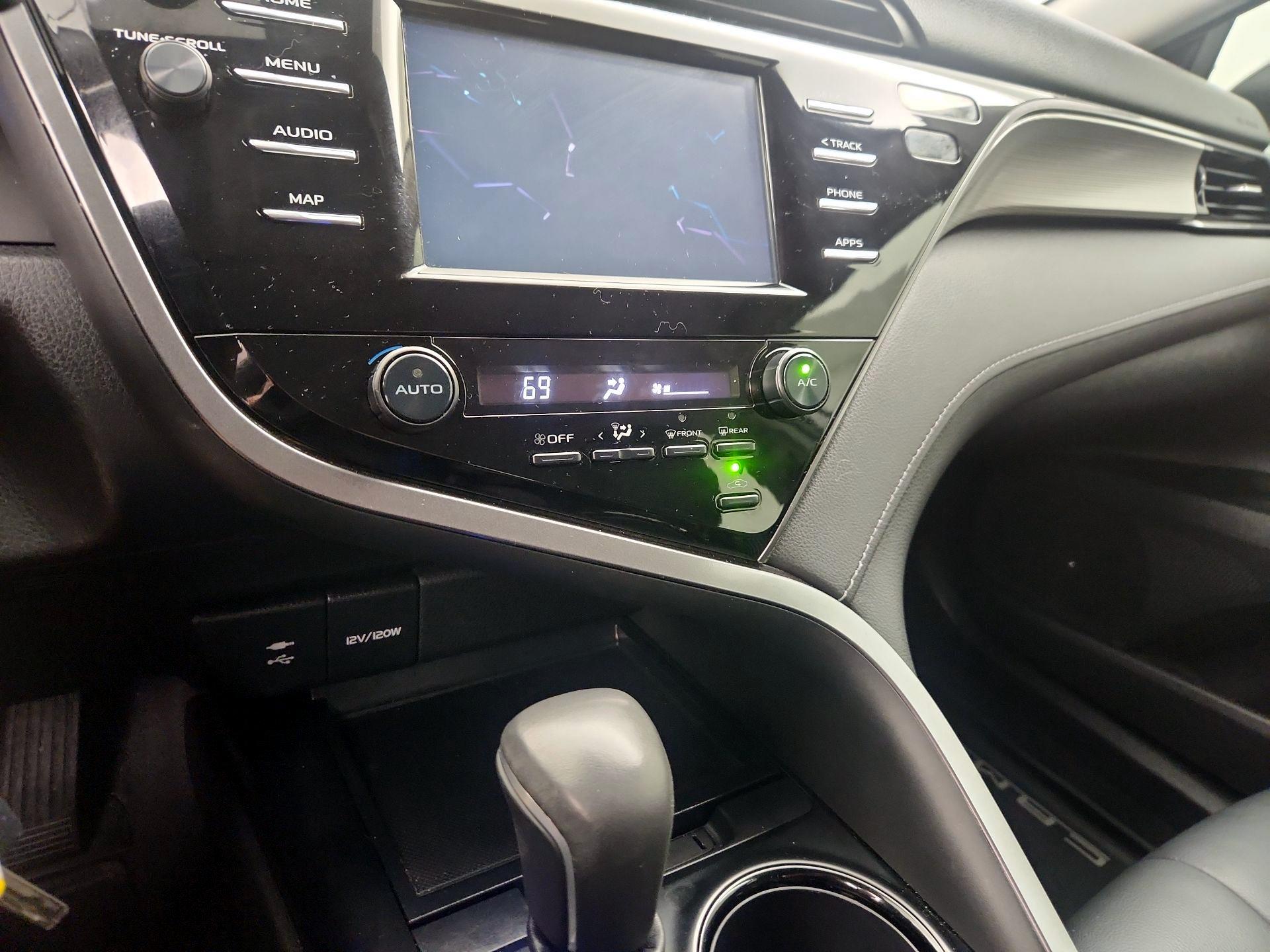 Thumbnail: 2019 Toyota Camry - 16