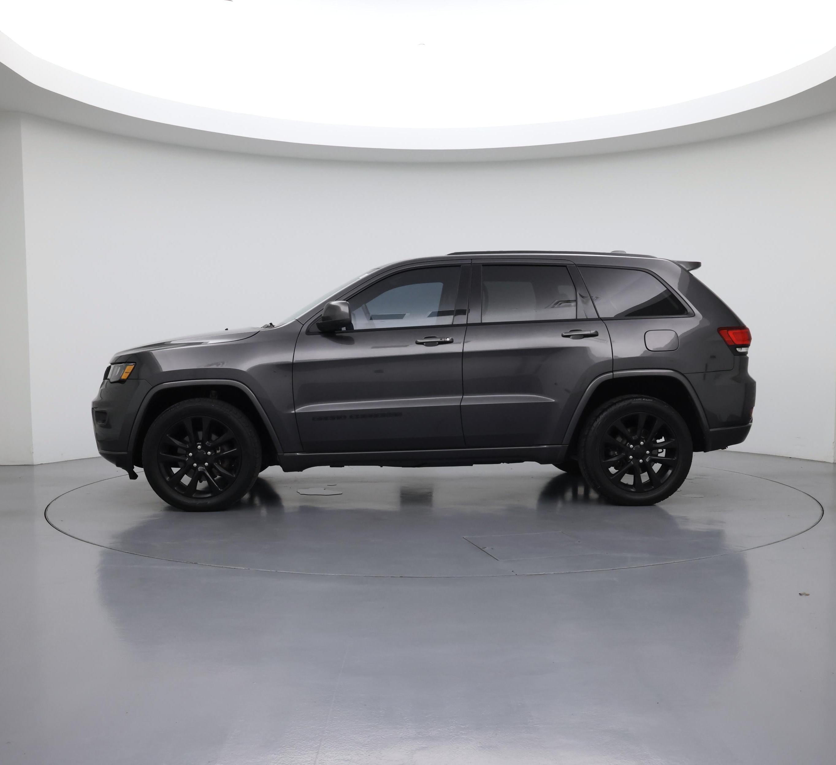 Thumbnail: 2018 Jeep Grand Cherokee - 3