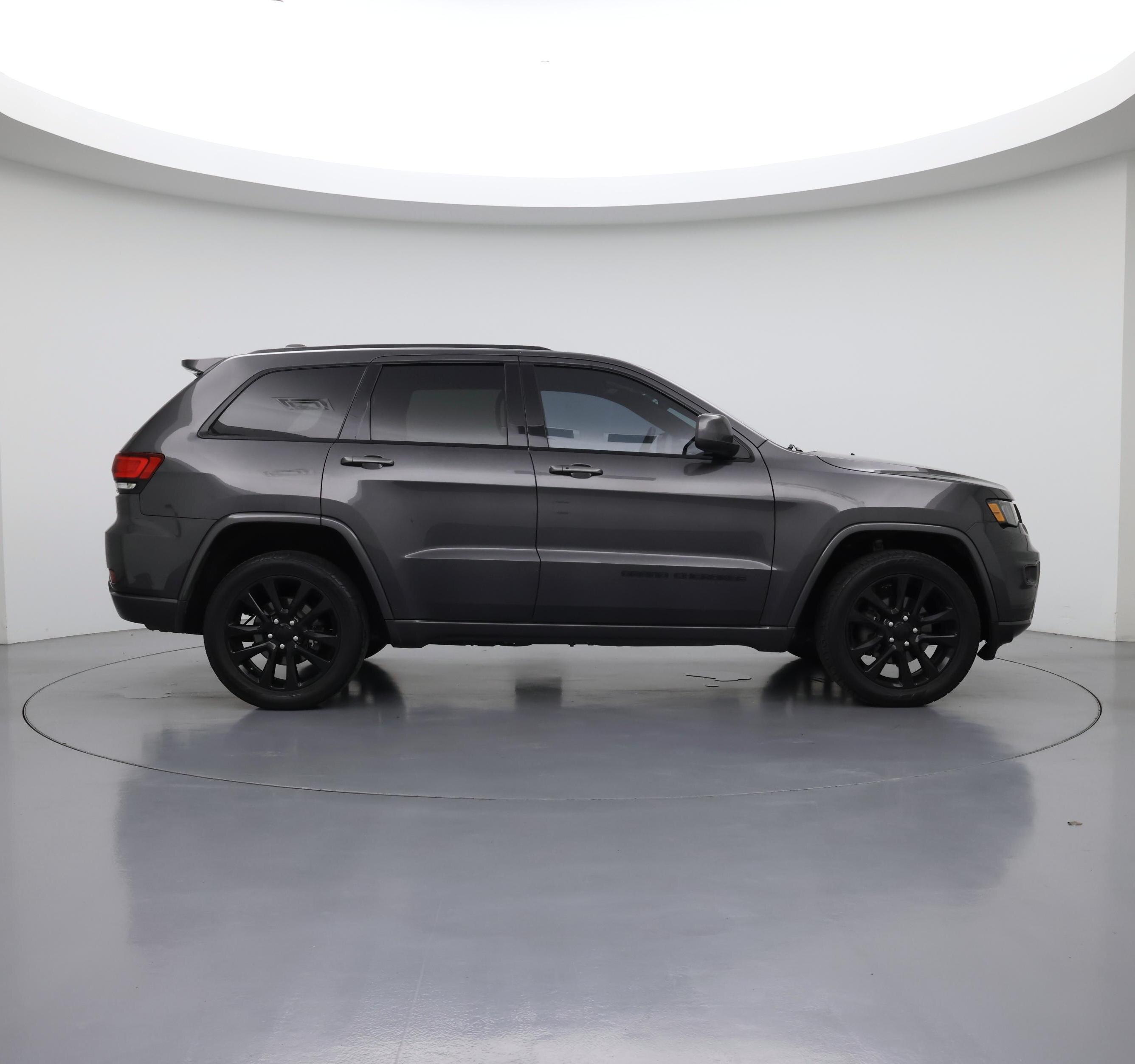 Thumbnail: 2018 Jeep Grand Cherokee - 7