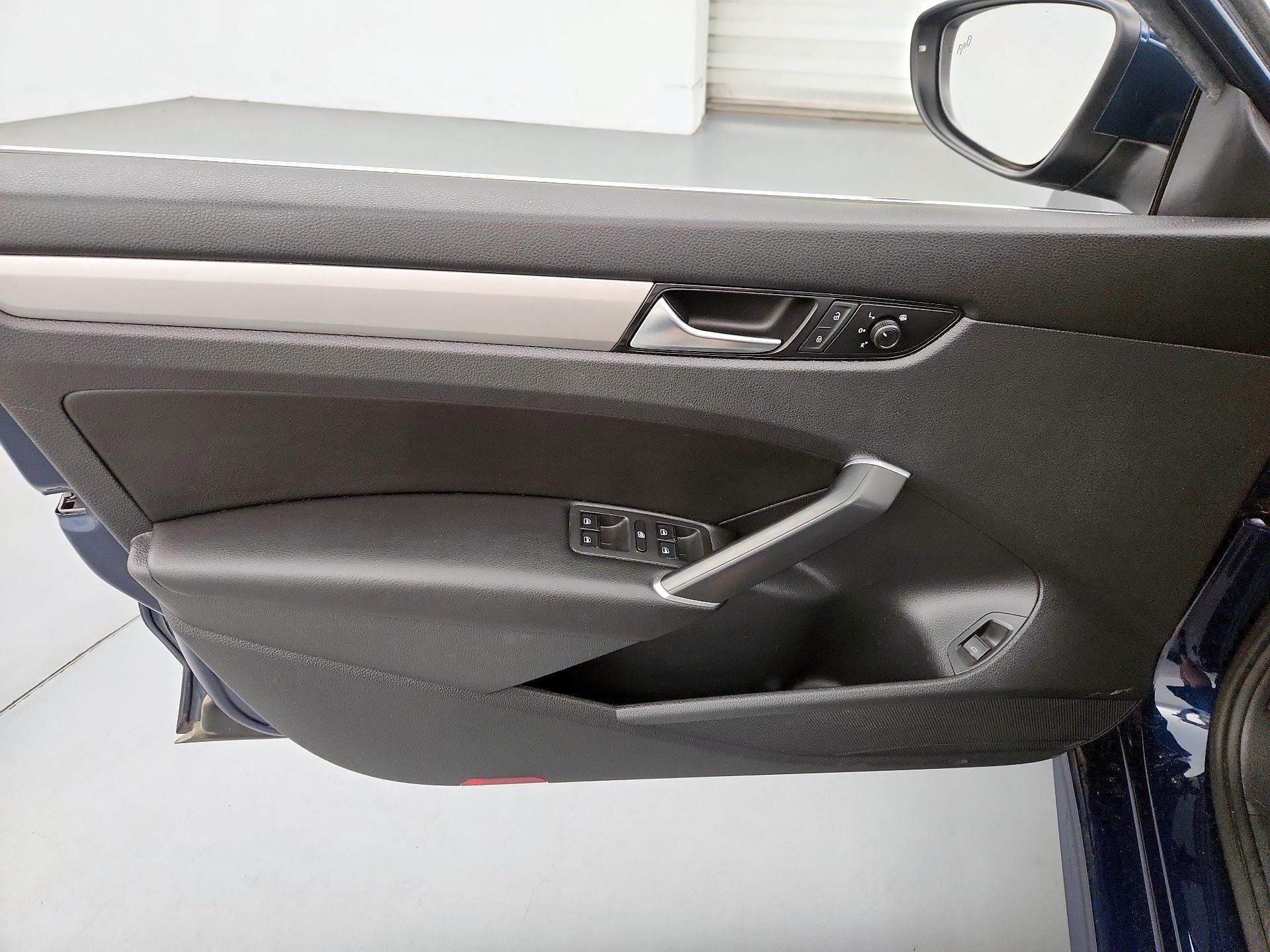 Thumbnail: 2021 Volkswagen Passat - 12