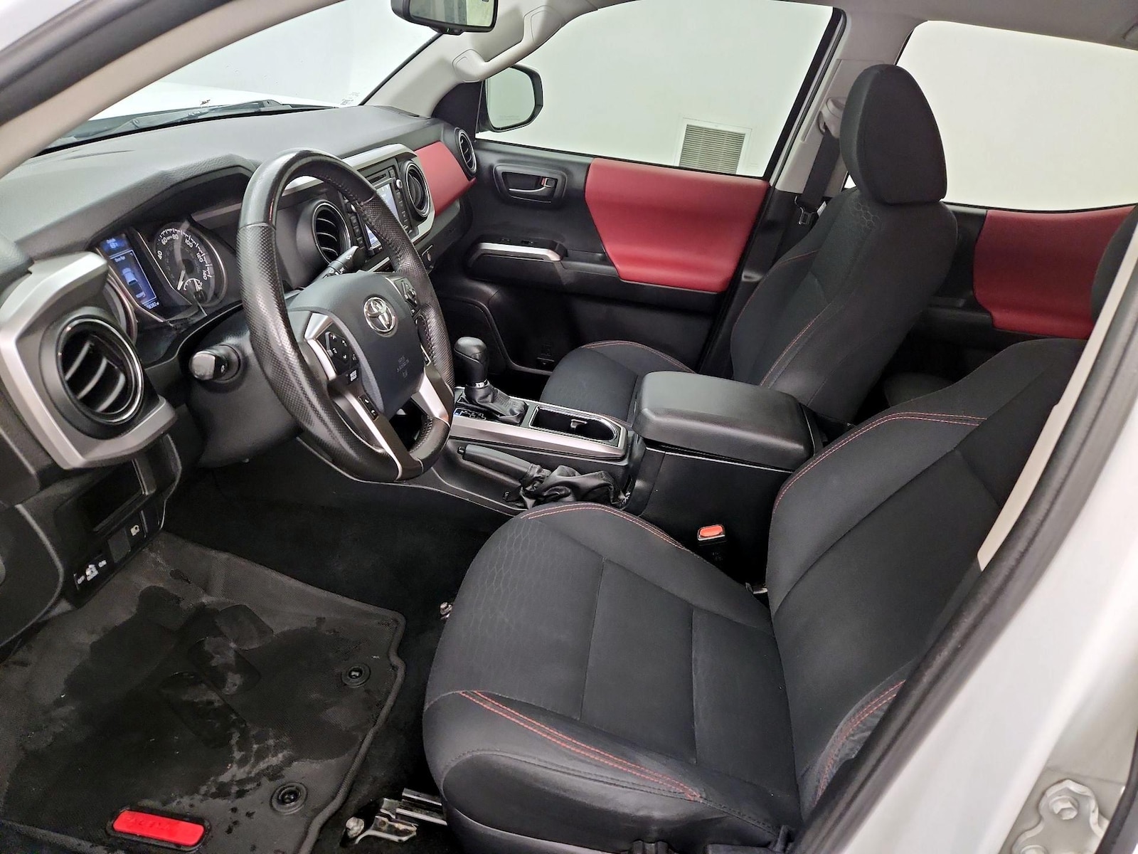 2018 Toyota Tacoma SR5 - Photo 12