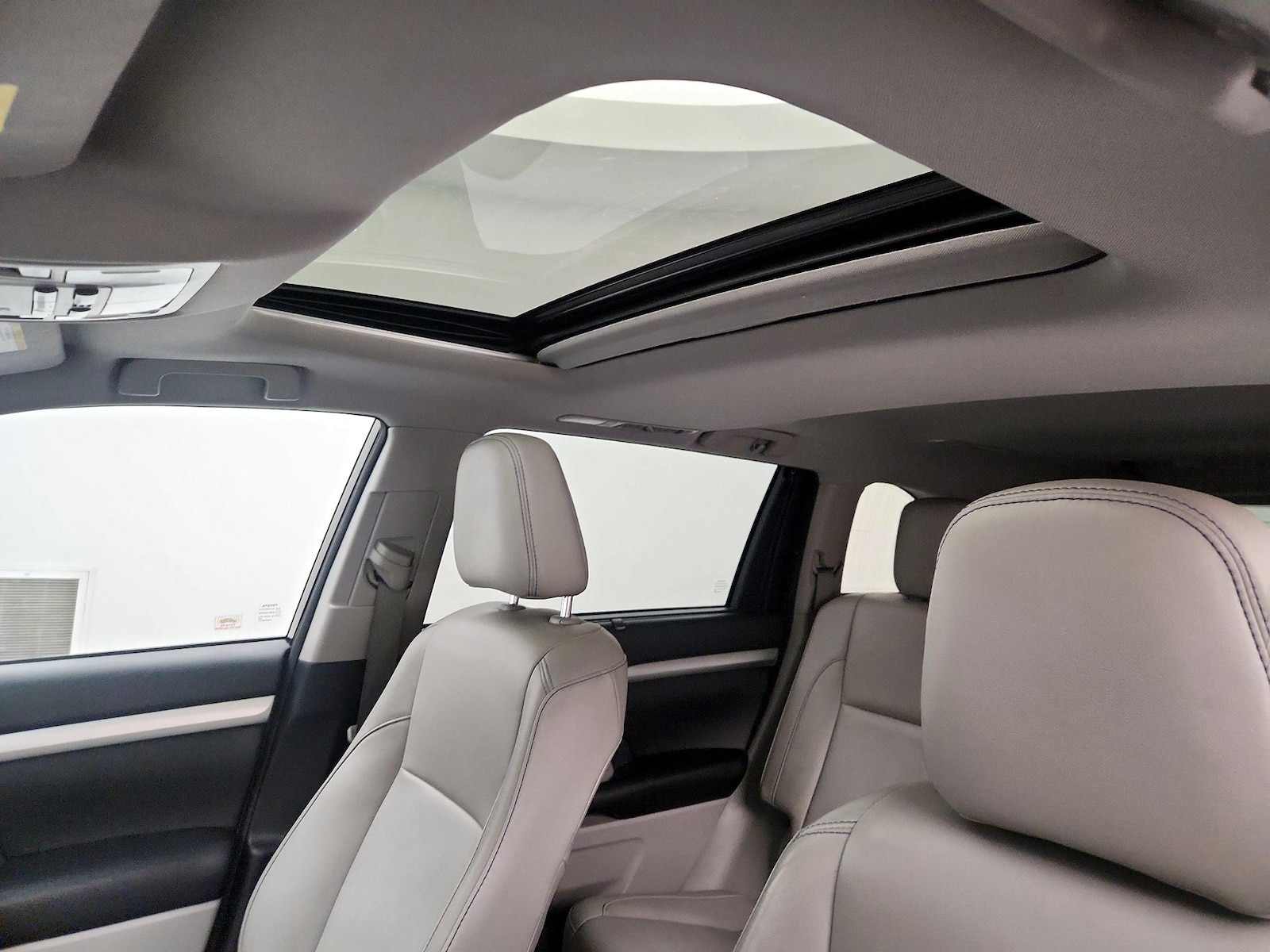 Sunroof(s) & Overhead Airbags