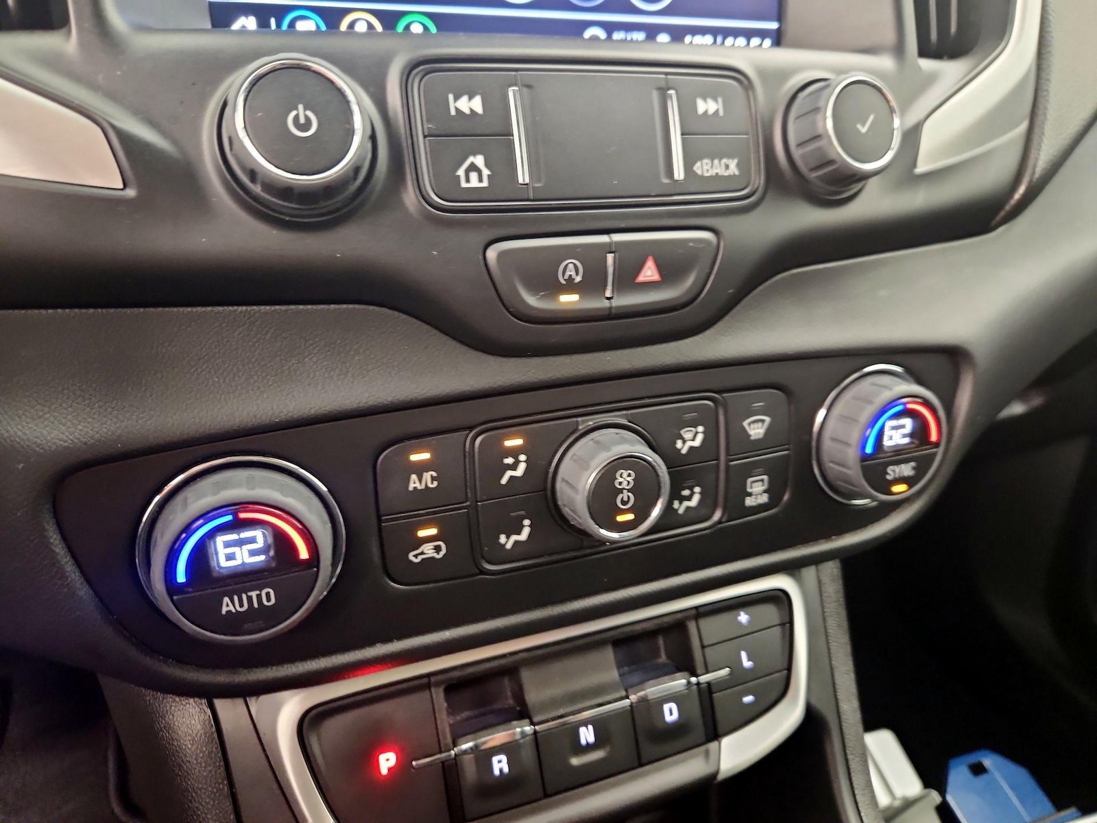 2023 GMC Terrain SLT - Photo 17
