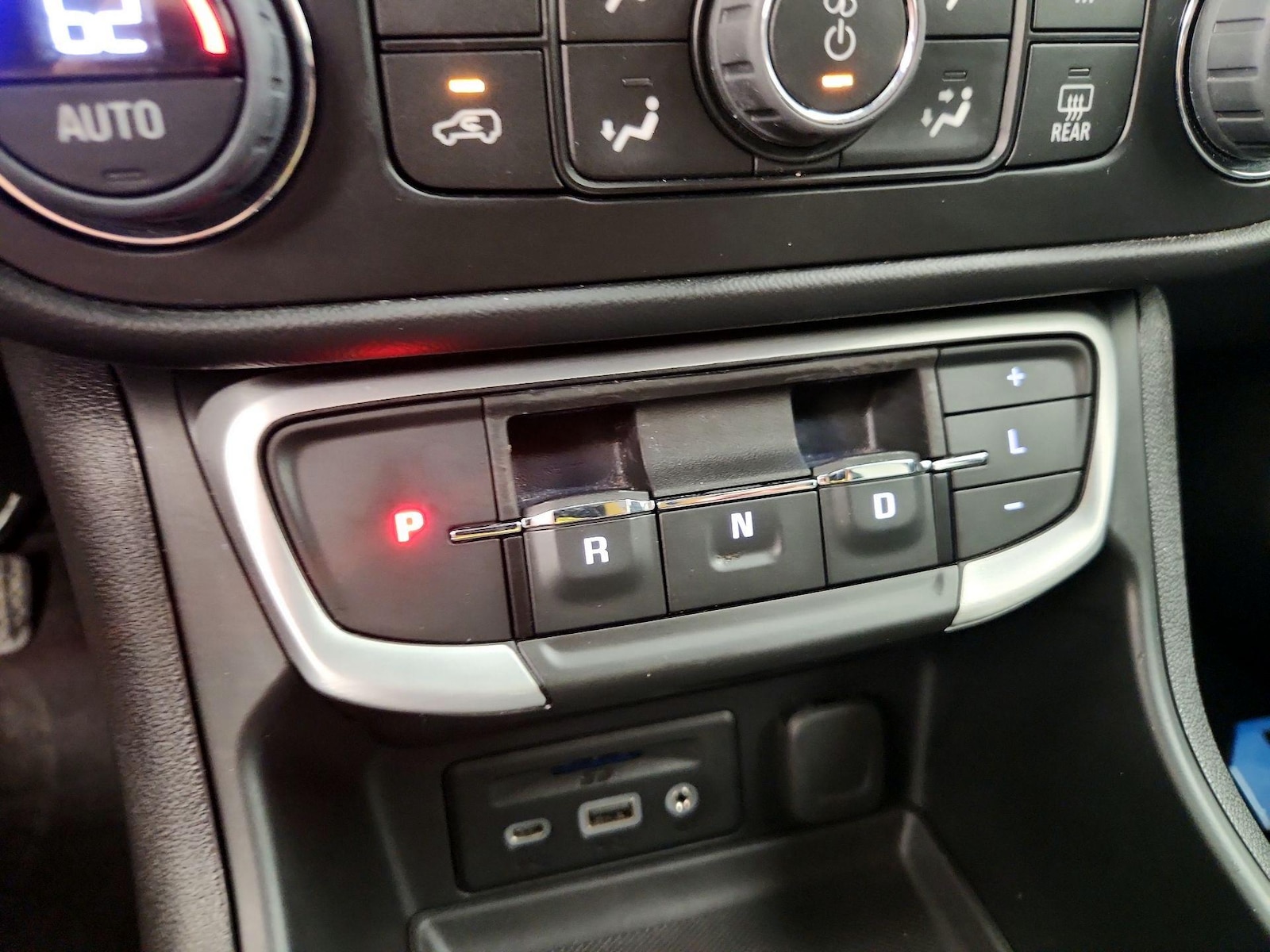 2023 GMC Terrain SLT - Photo 18