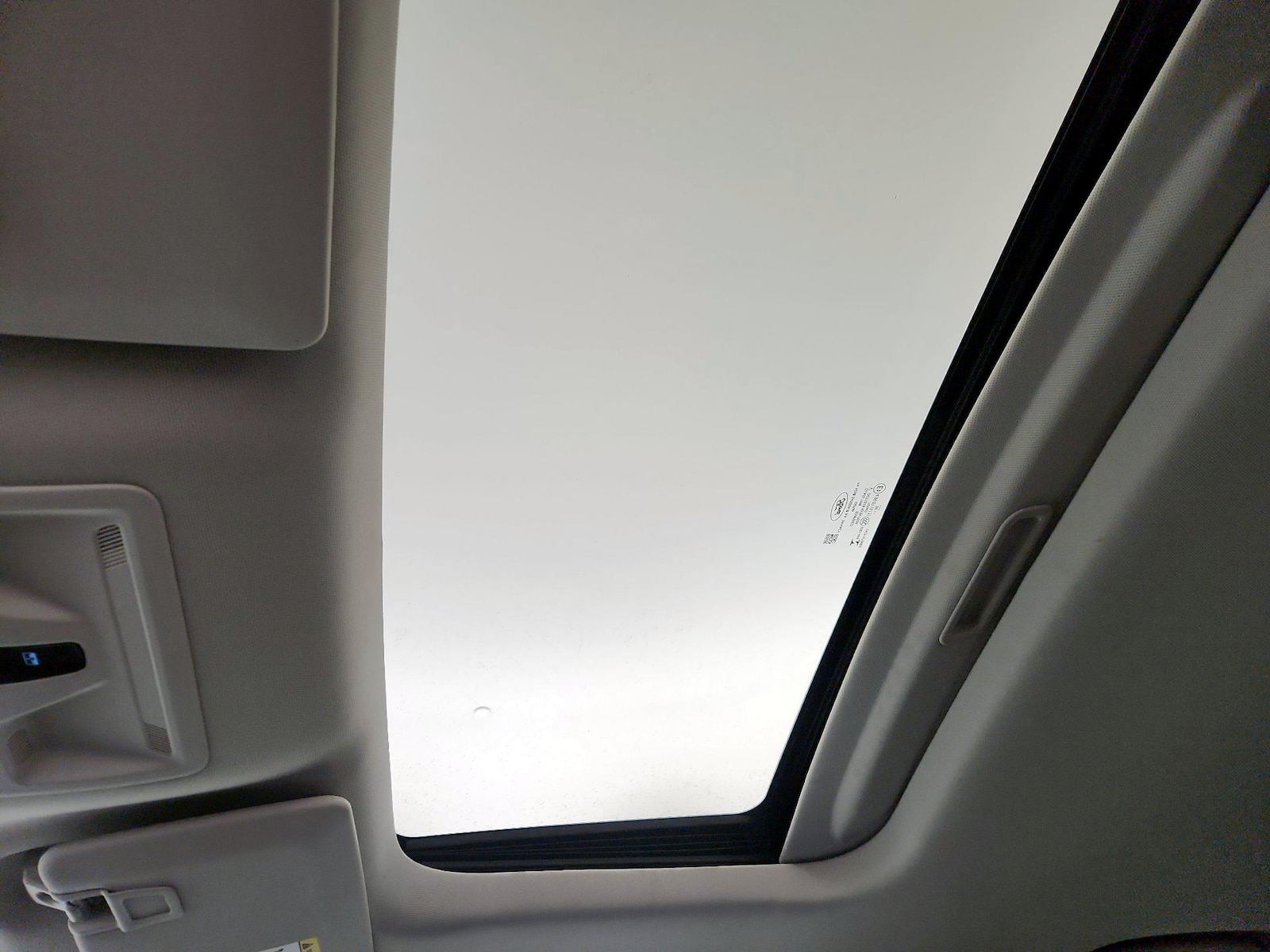 Sunroof(s) & Overhead Airbags