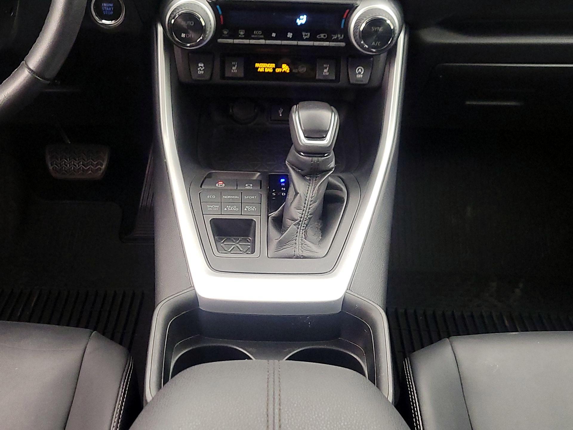 Thumbnail: 2021 Toyota RAV4 - 17